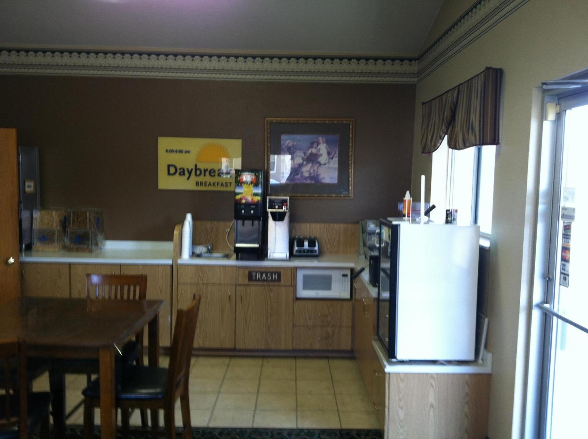 Days Inn by Wyndham Worthington photo 24