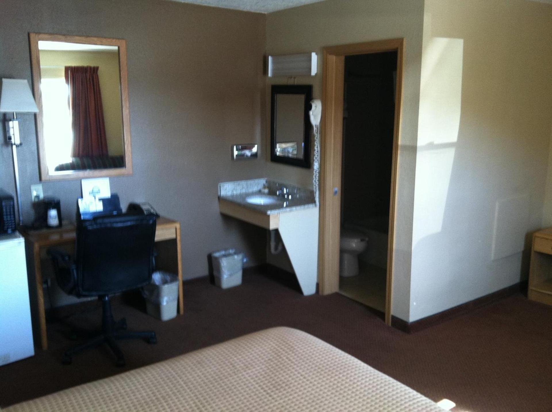 Days Inn by Wyndham Worthington photo 40
