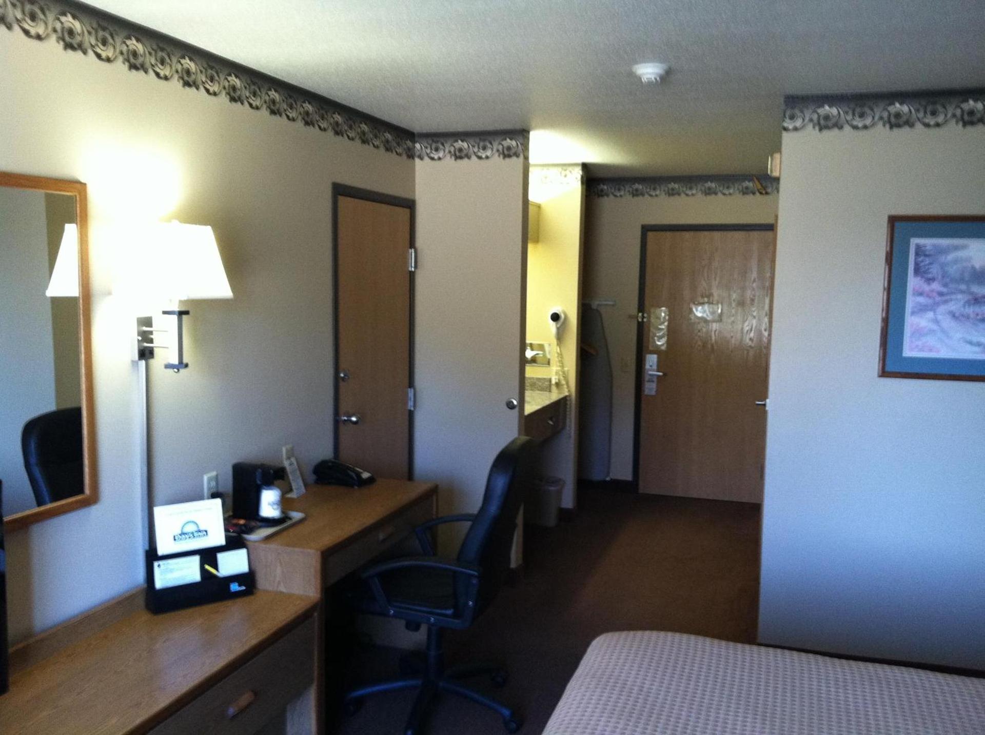 Days Inn by Wyndham Worthington photo 36