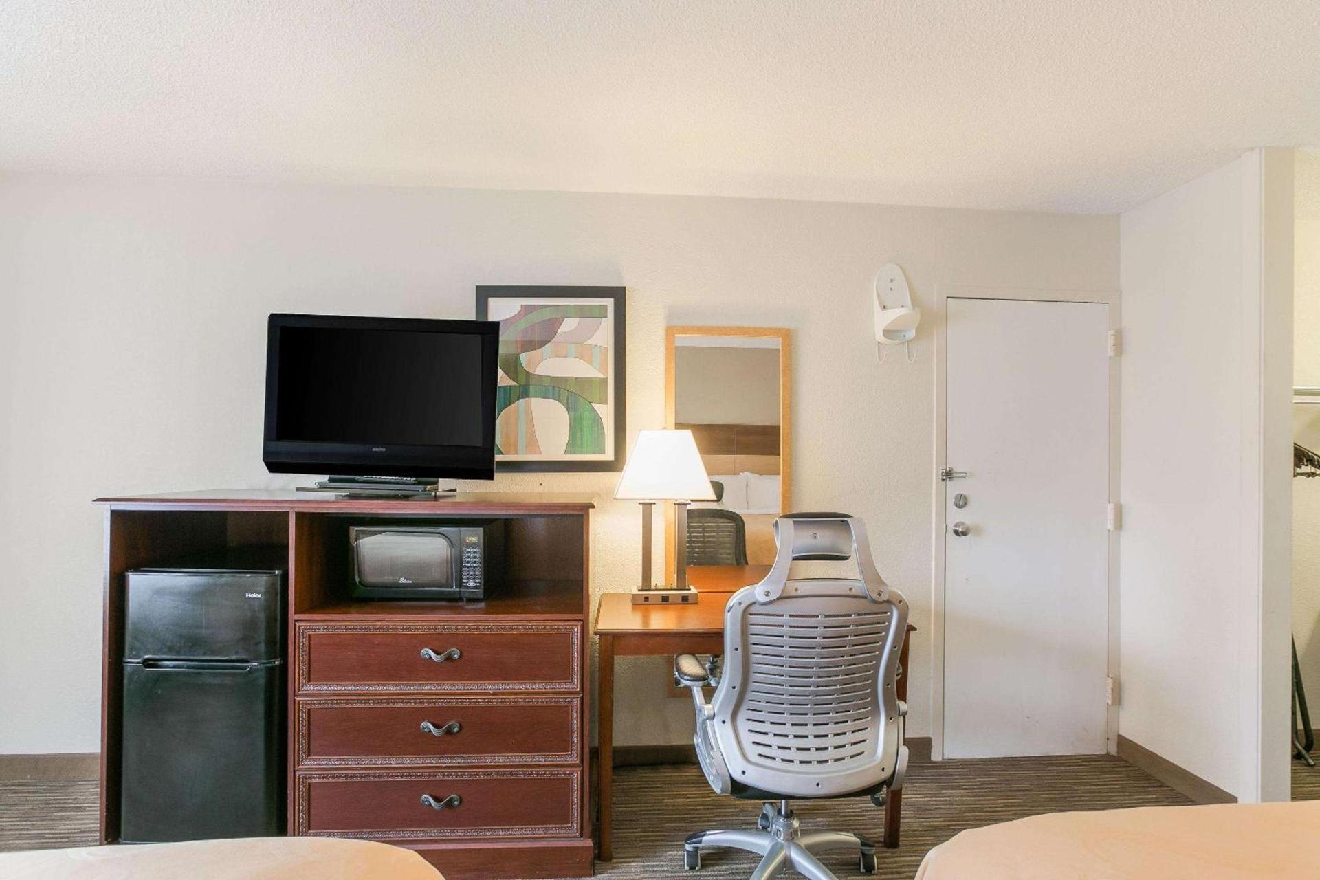 Quality Inn & Suites near Lake Eufaula photo 16