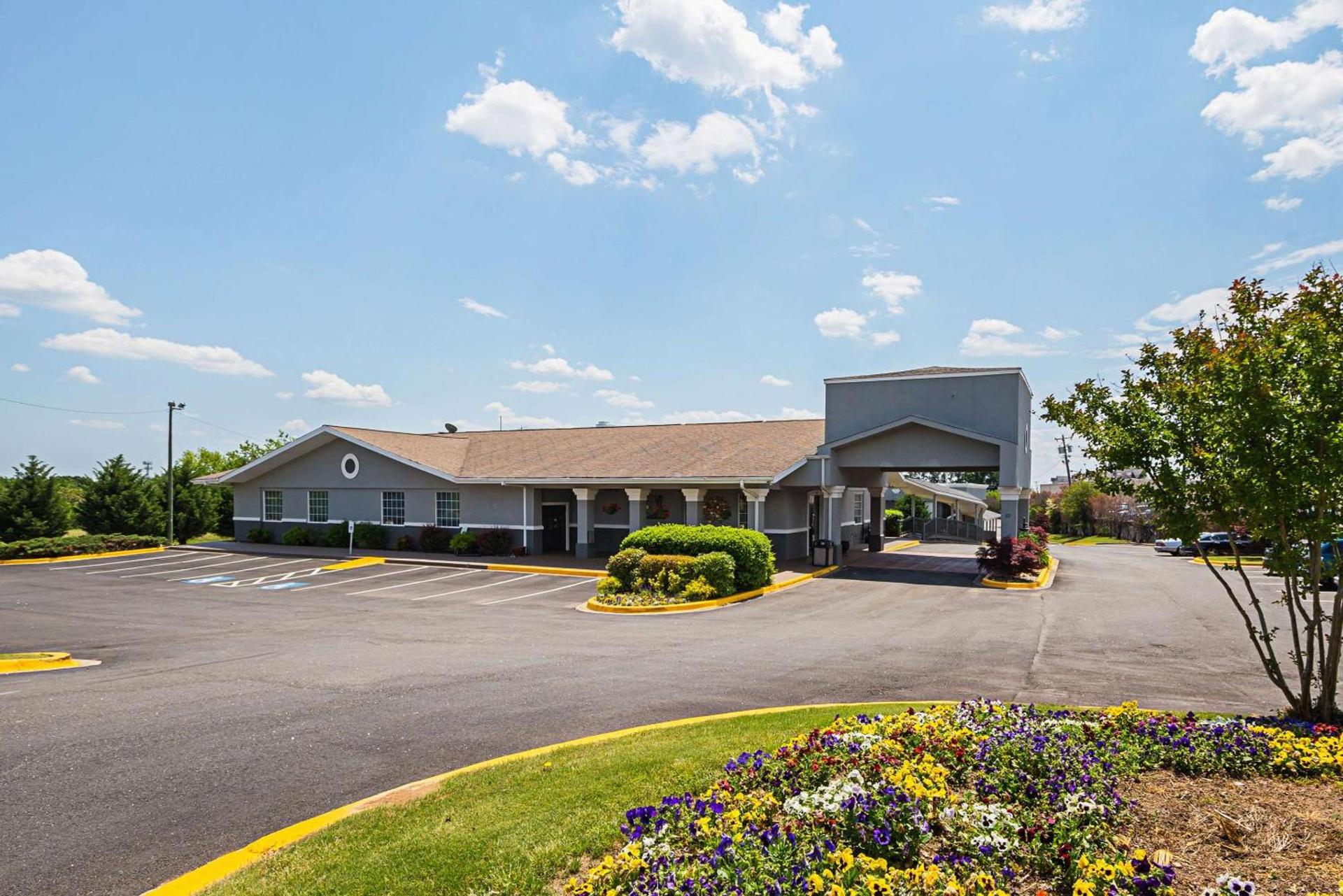 Quality Inn & Suites Greenville - Haywood Mall photo 50