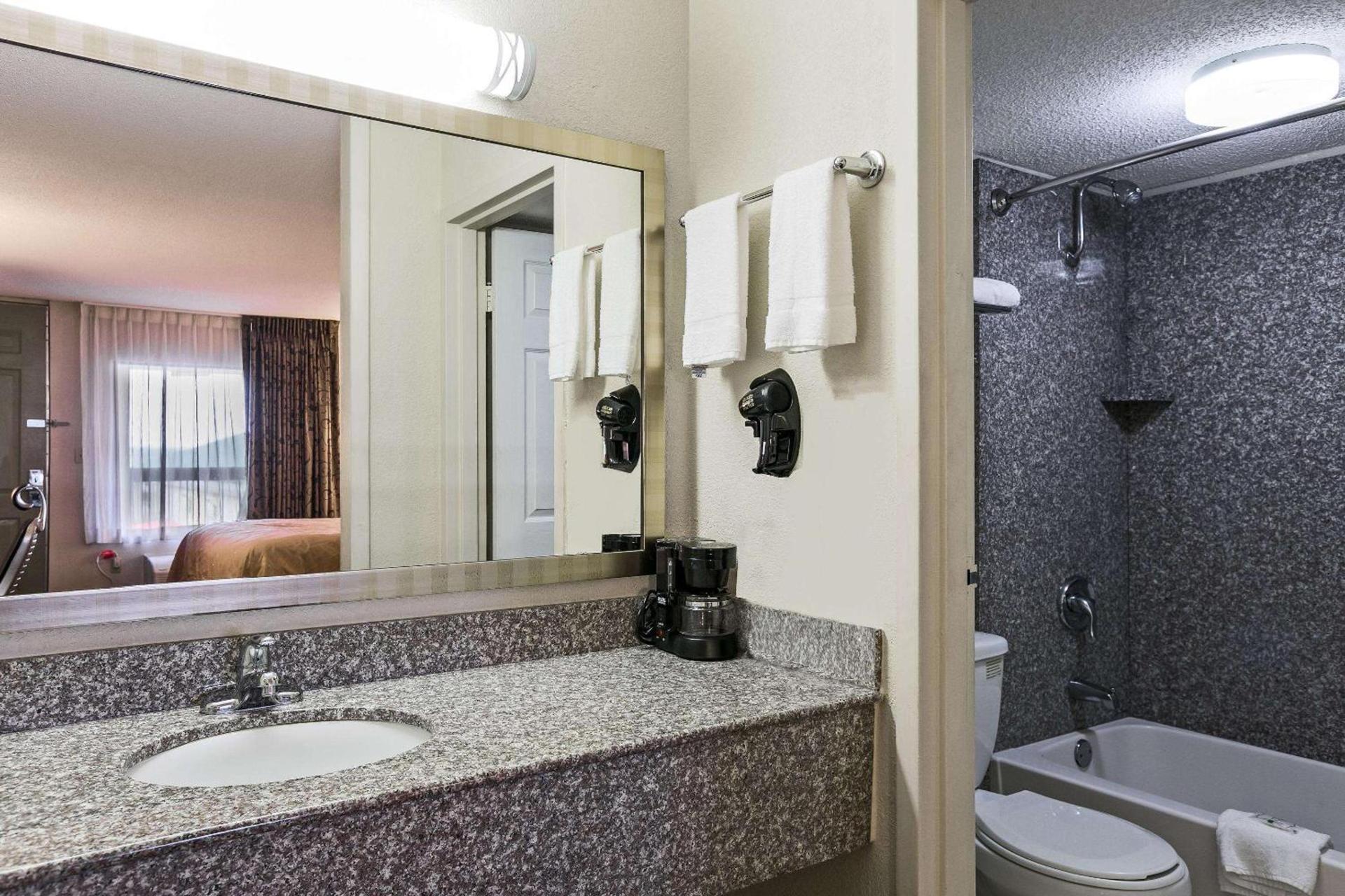 Quality Inn & Suites near Lake Eufaula photo 39