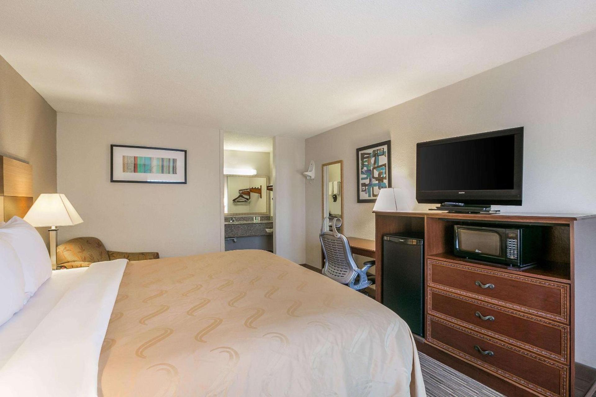 Quality Inn & Suites near Lake Eufaula photo 13
