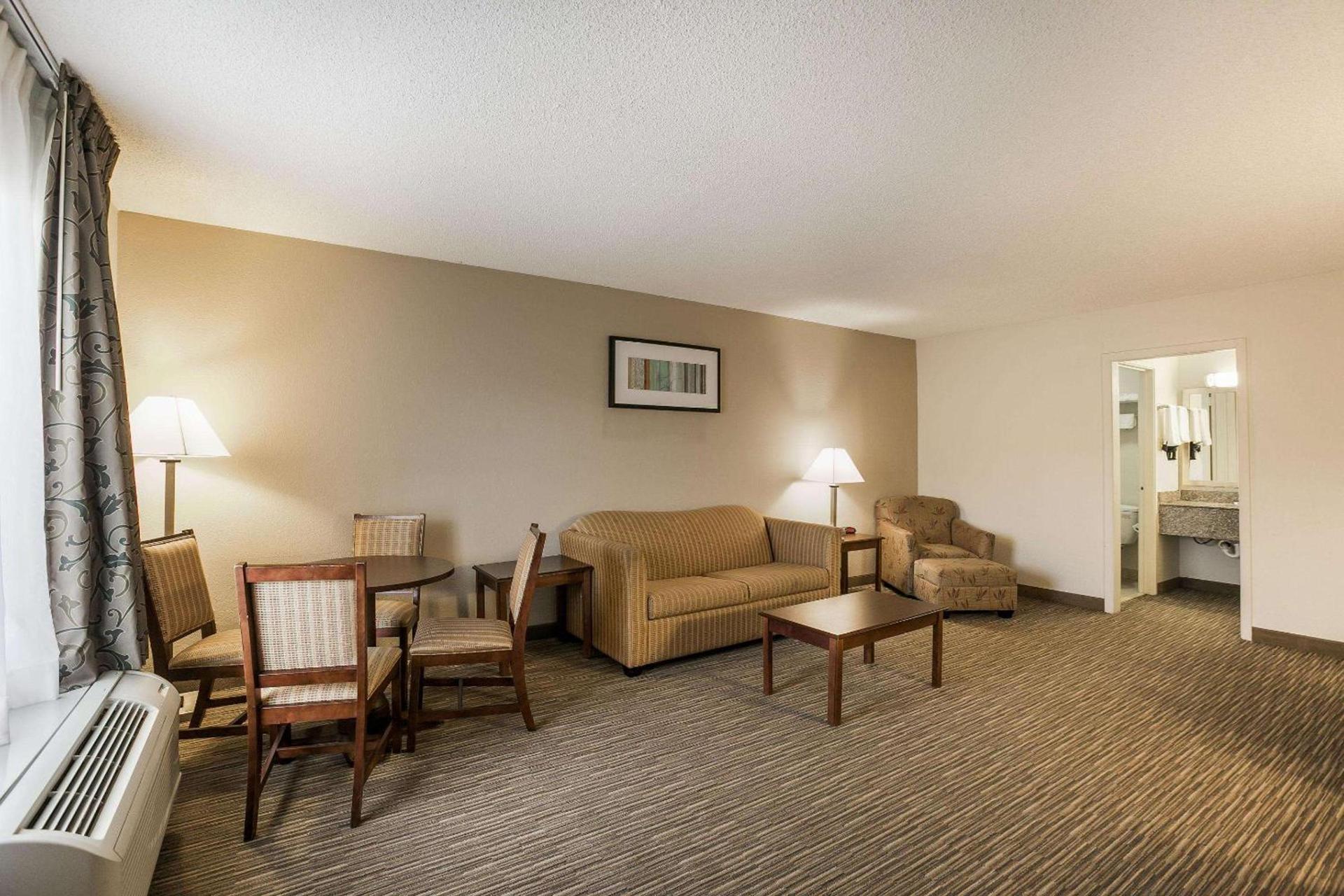 Quality Inn & Suites near Lake Eufaula photo 22