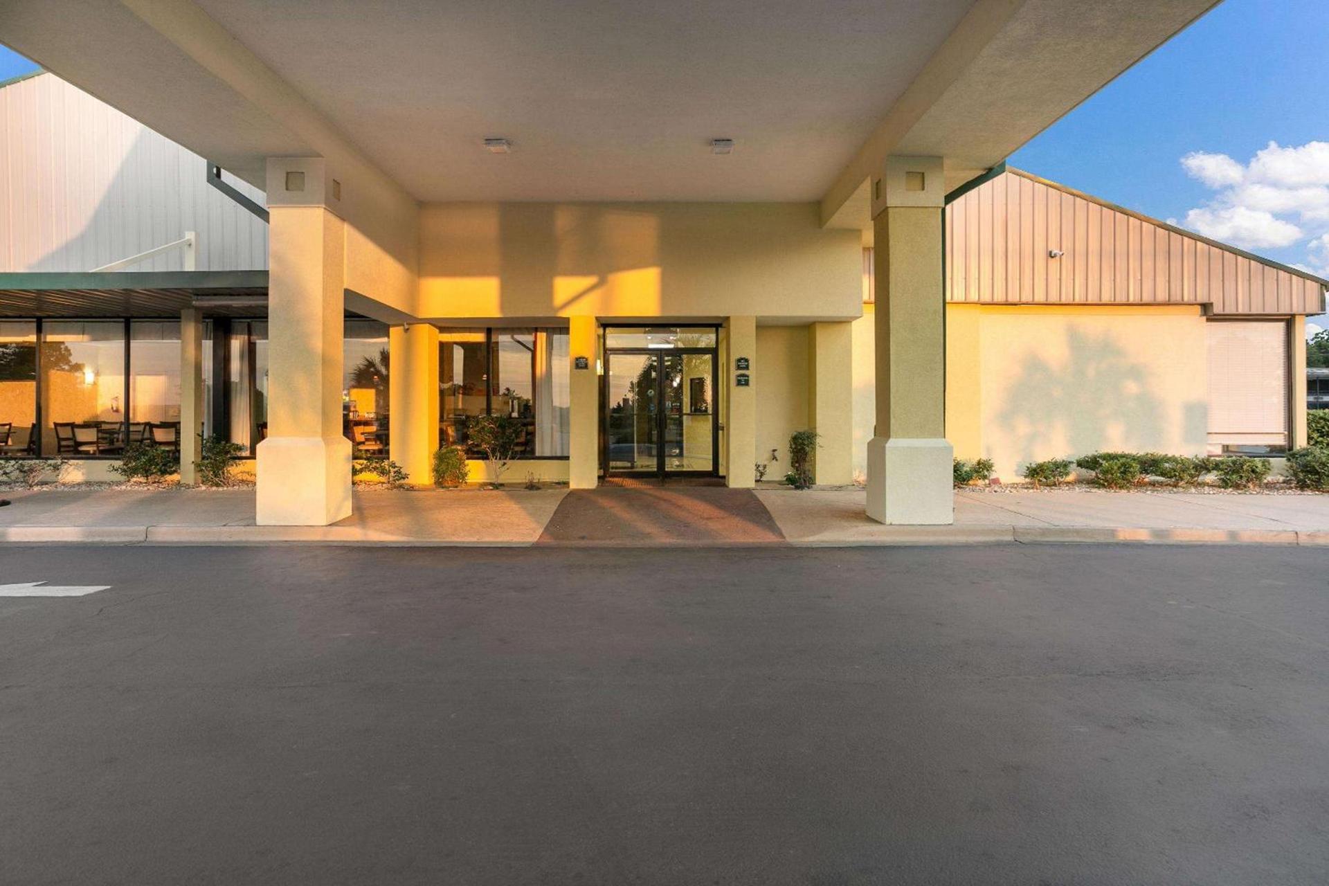 Quality Inn & Suites near Lake Eufaula photo 3