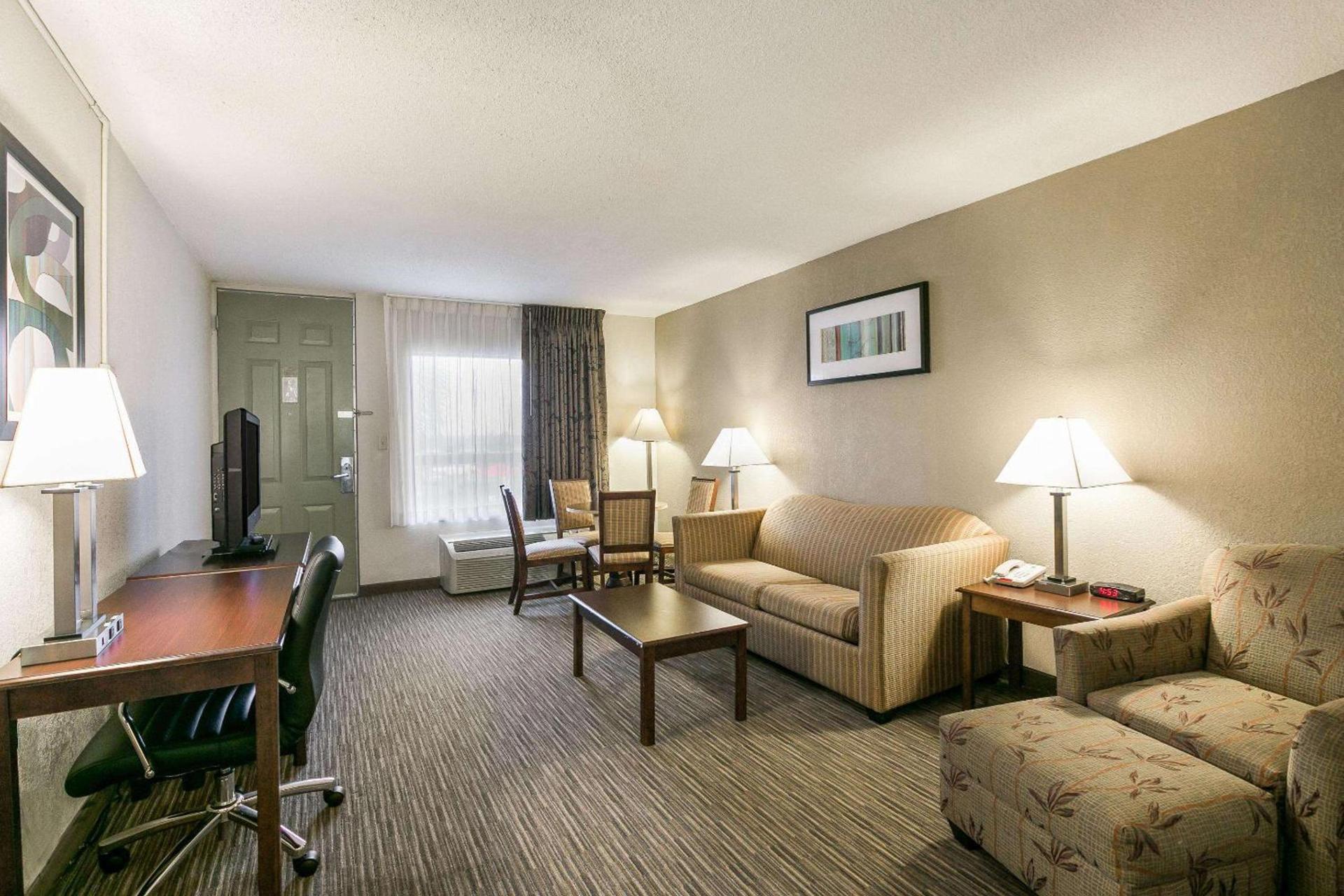 Quality Inn & Suites near Lake Eufaula photo 19