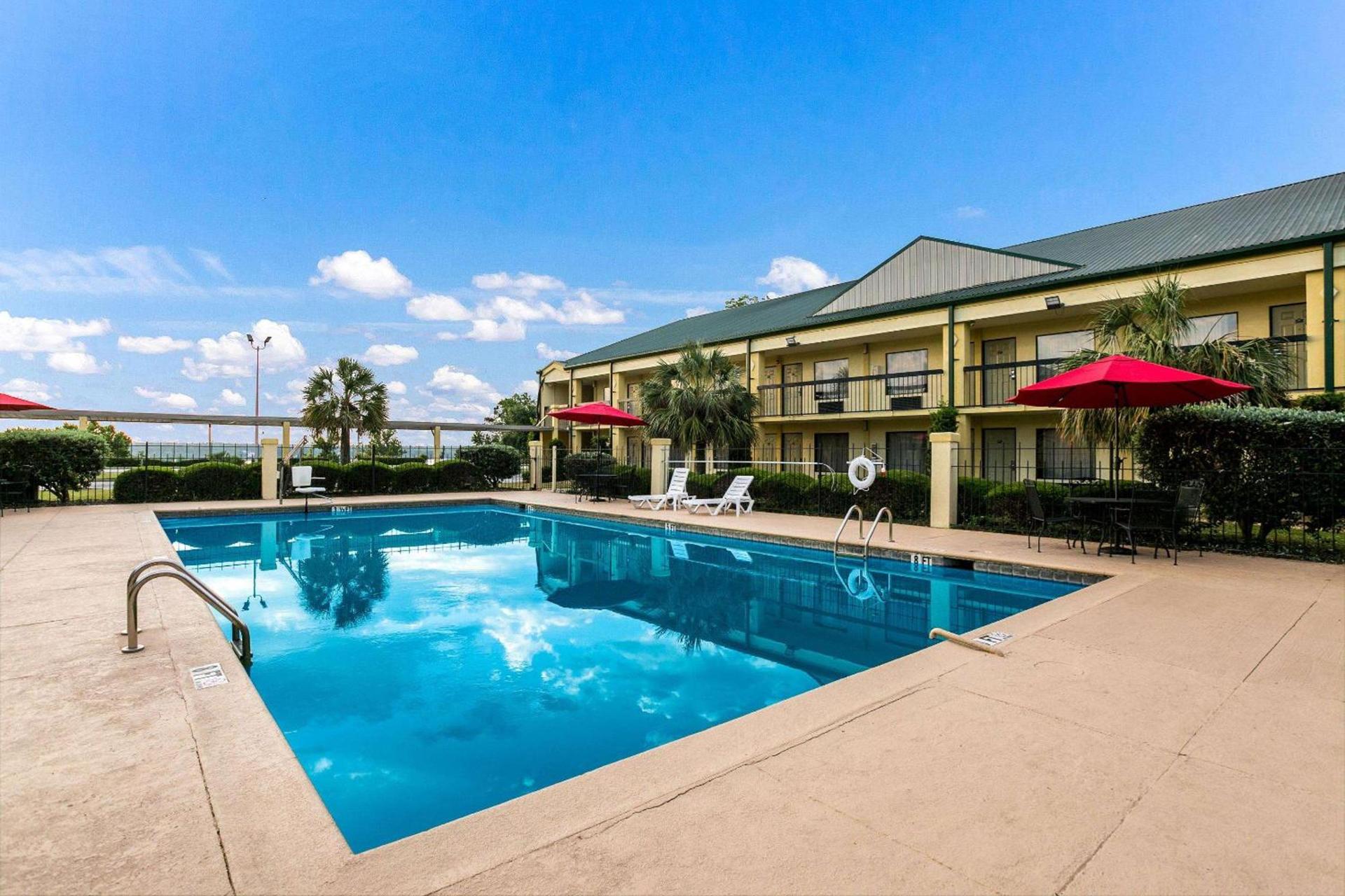 Quality Inn & Suites near Lake Eufaula photo 31
