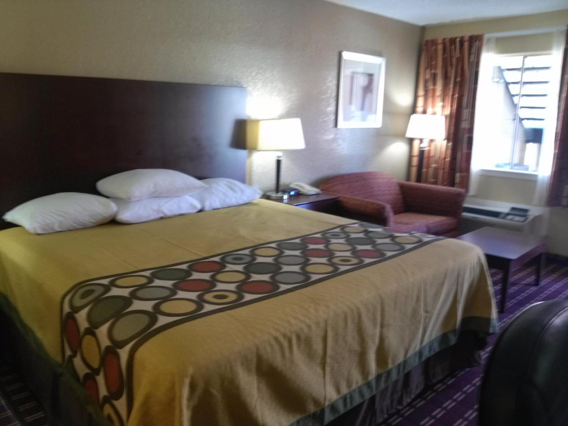 Super 8 by Wyndham Kerrville TX photo 25
