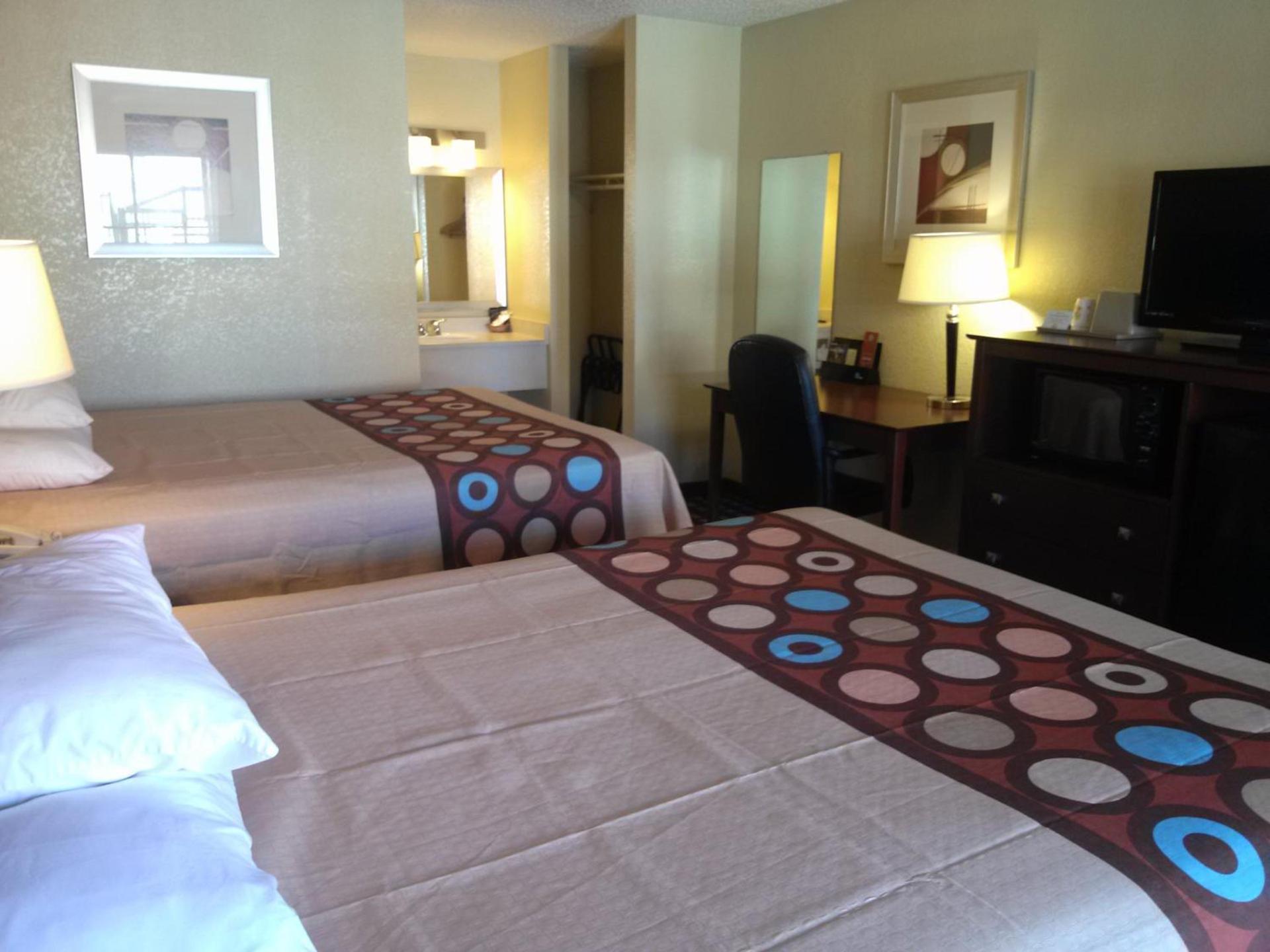 Super 8 by Wyndham Kerrville TX photo 23