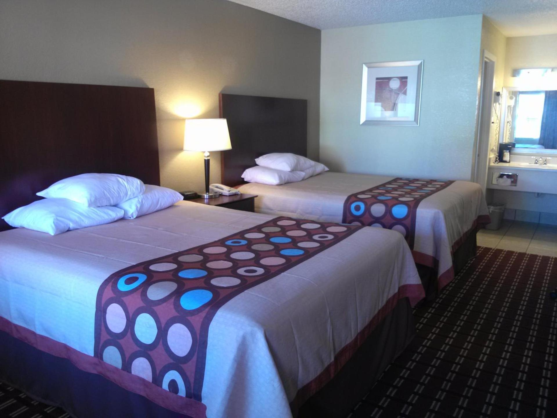 Super 8 by Wyndham Kerrville TX photo 30
