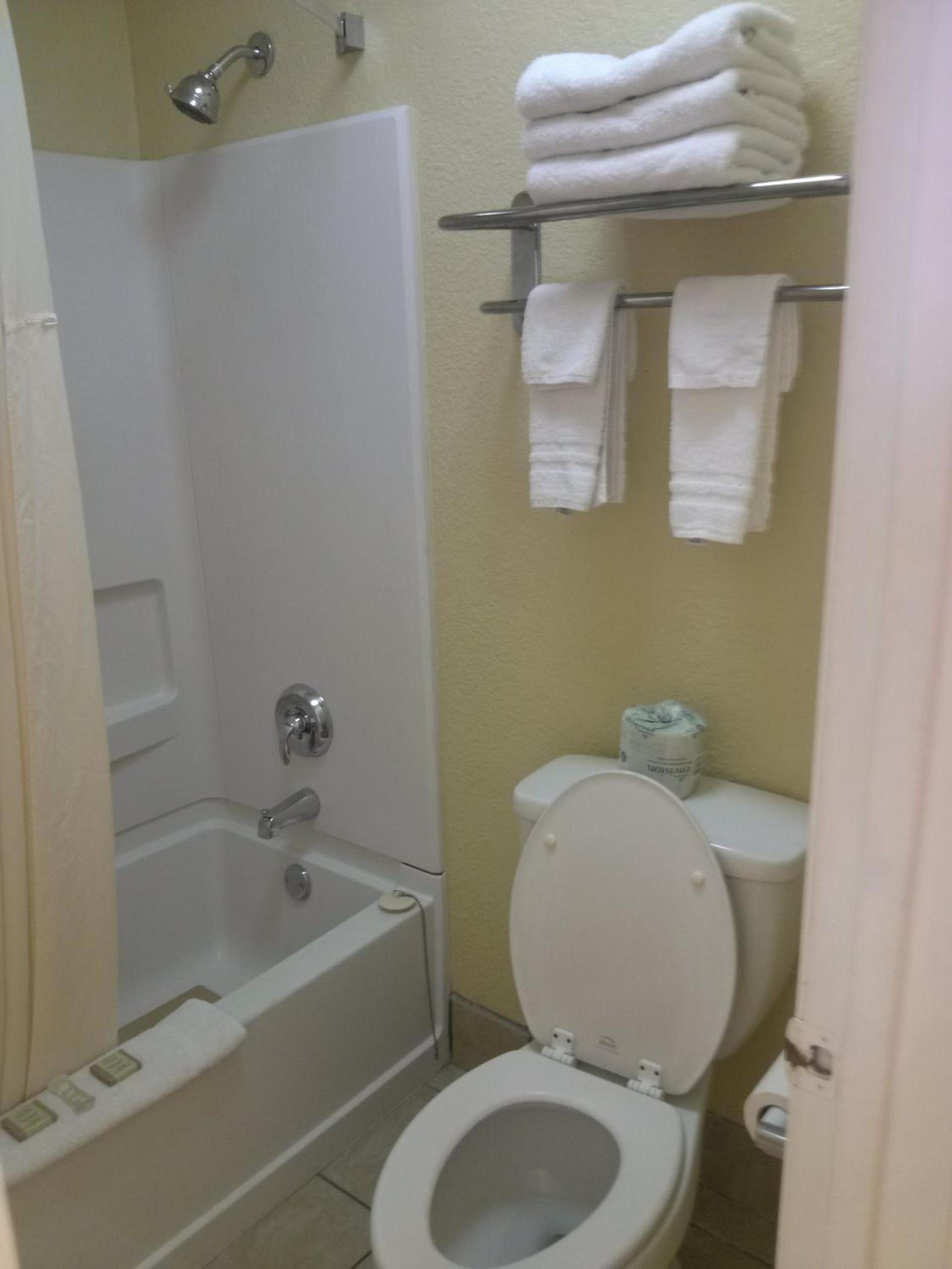 Super 8 by Wyndham Kerrville TX photo 33