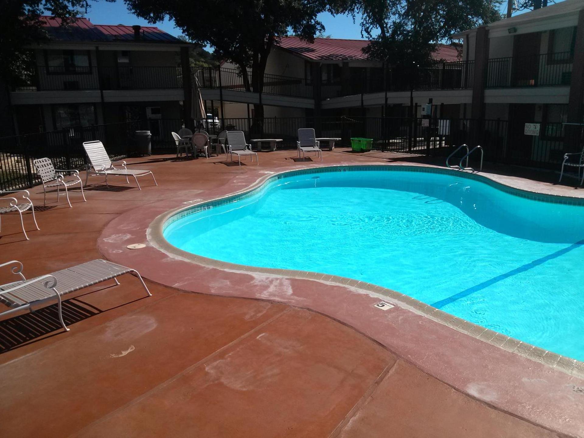 Super 8 by Wyndham Kerrville TX photo 22