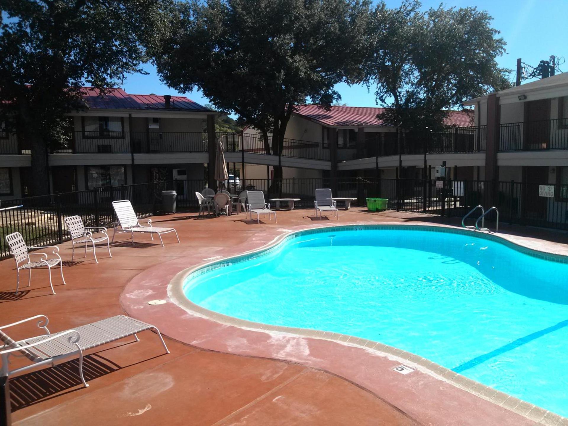 Super 8 by Wyndham Kerrville TX photo 19
