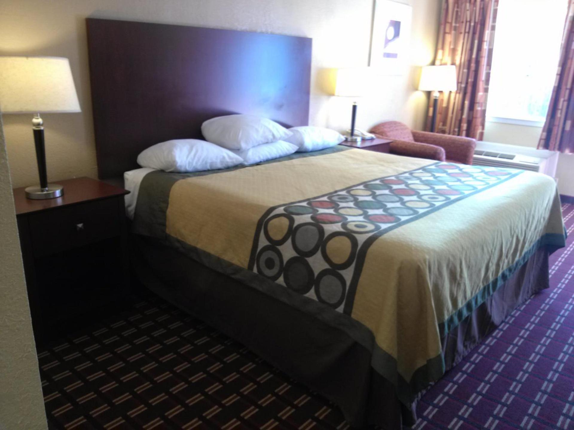 Super 8 by Wyndham Kerrville TX photo 21