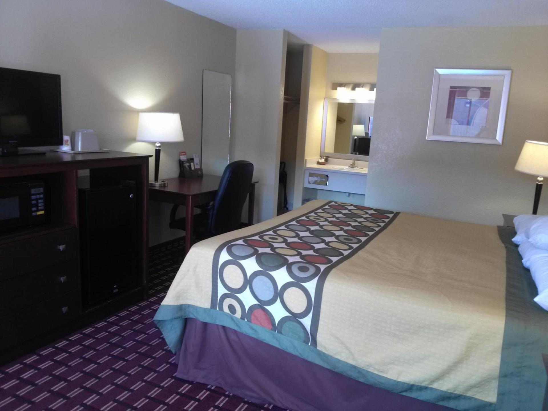 Super 8 by Wyndham Kerrville TX photo 20