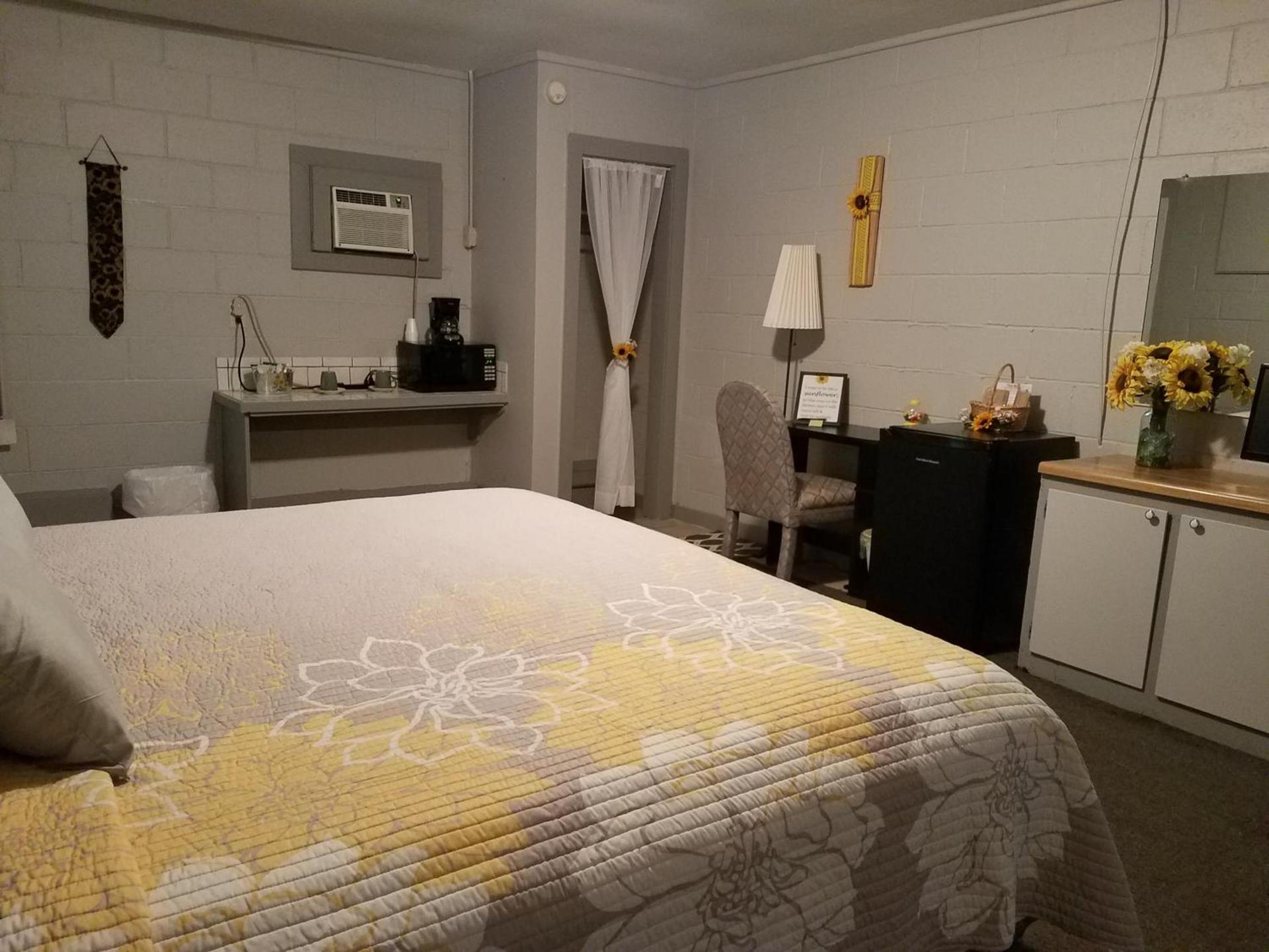 Canton Motel photo 13