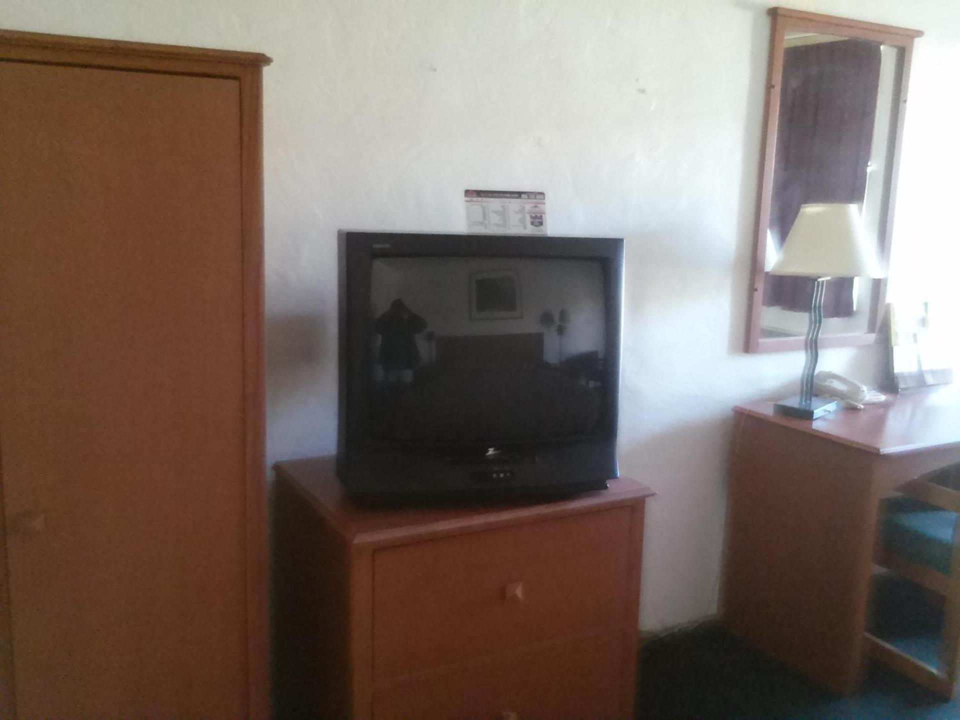 Americas Best Value Inn Wendover photo 7