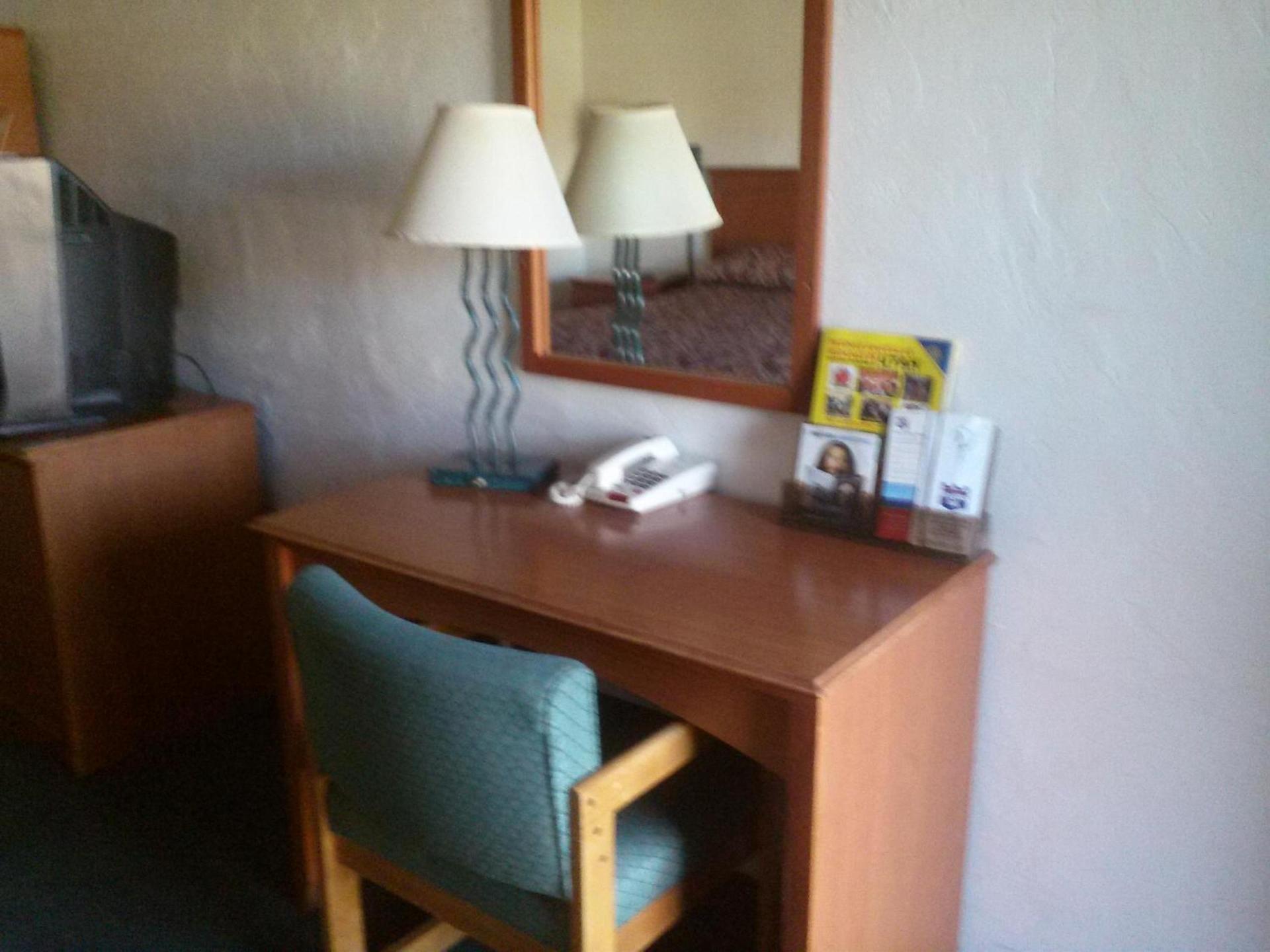 Americas Best Value Inn Wendover photo 9