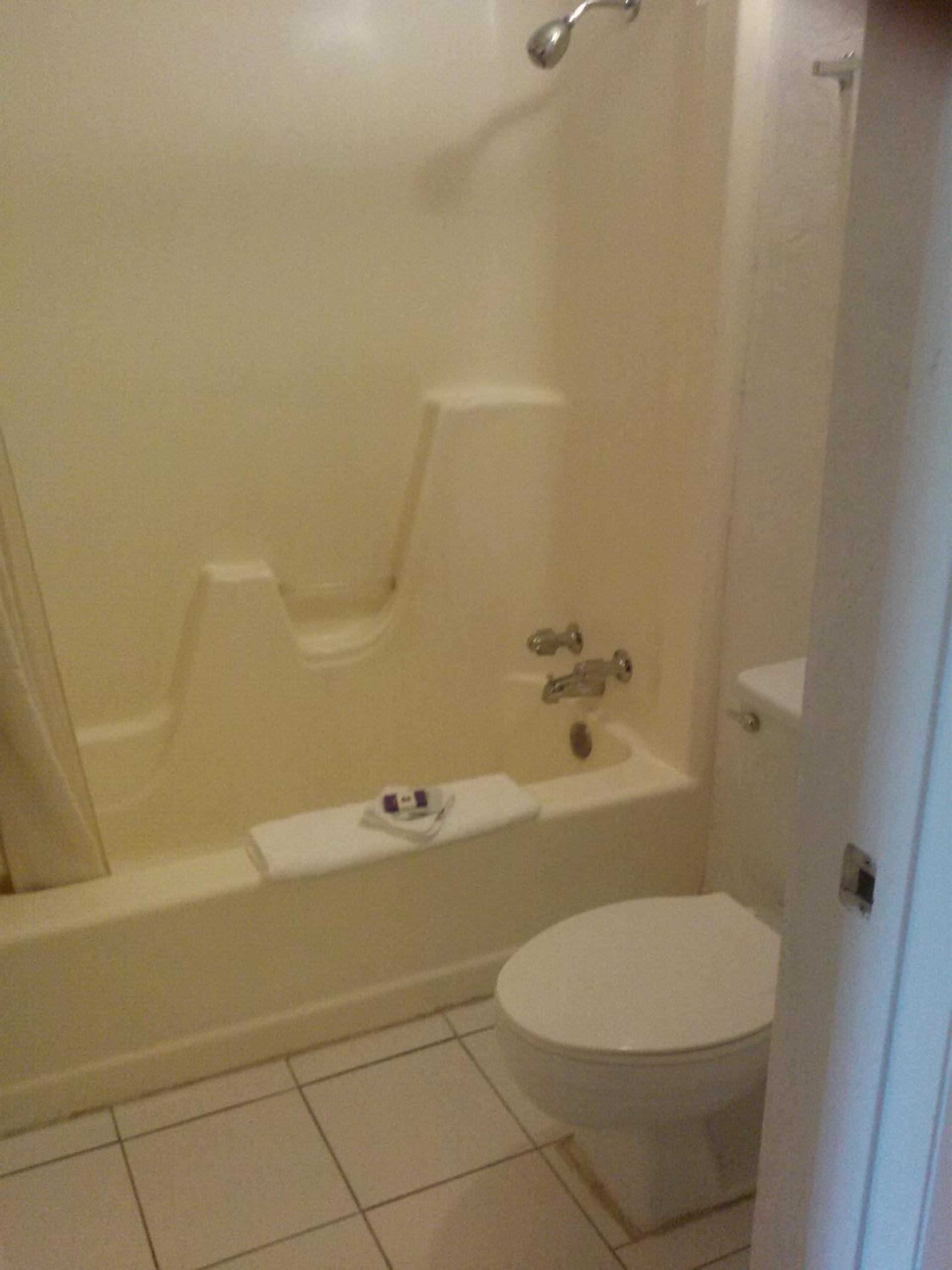 Americas Best Value Inn Wendover photo 12
