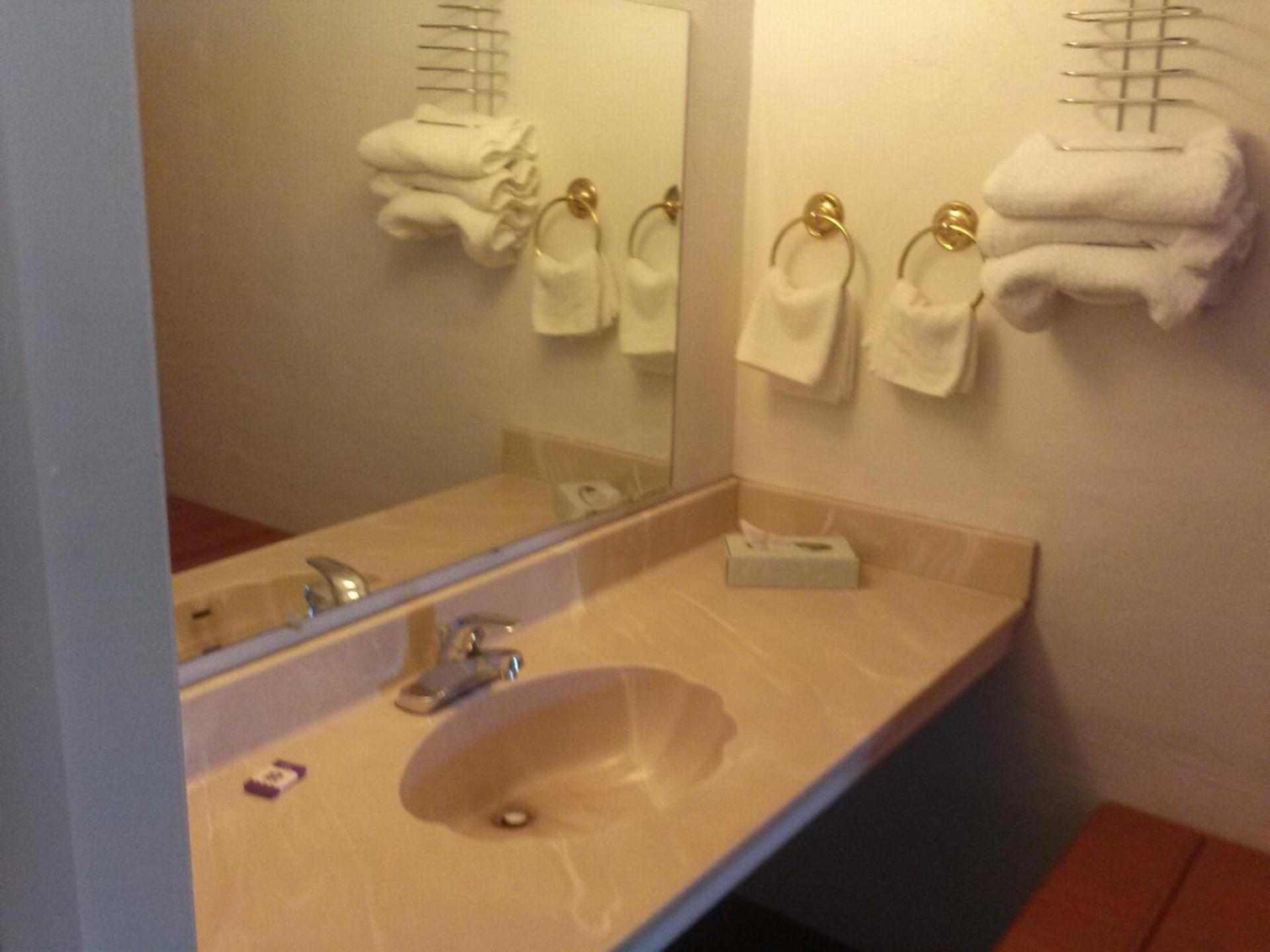 Americas Best Value Inn Wendover photo 13