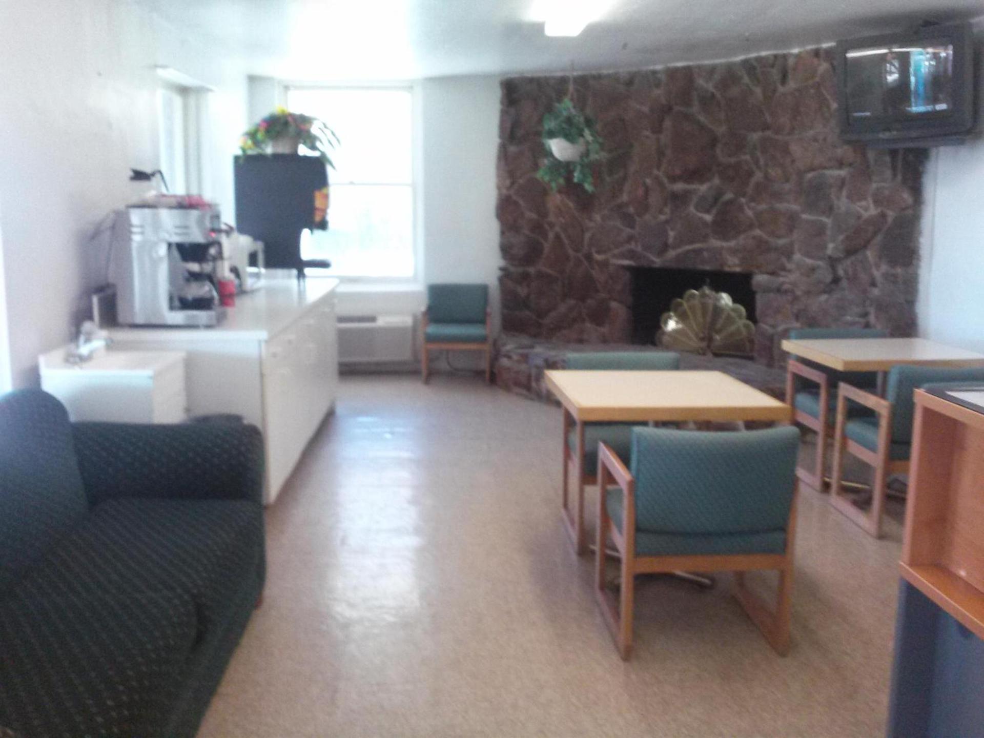 Americas Best Value Inn Wendover photo 5