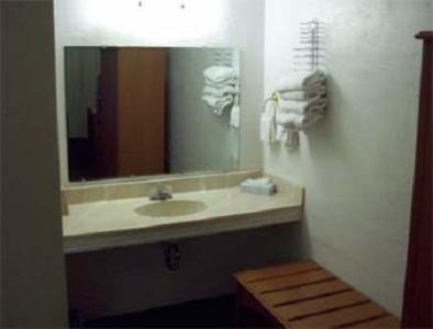 Americas Best Value Inn Wendover photo 4