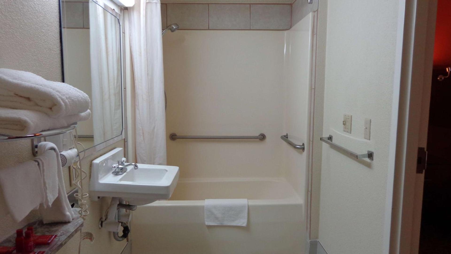 SureStay Hotel by Best Western Childress photo 20