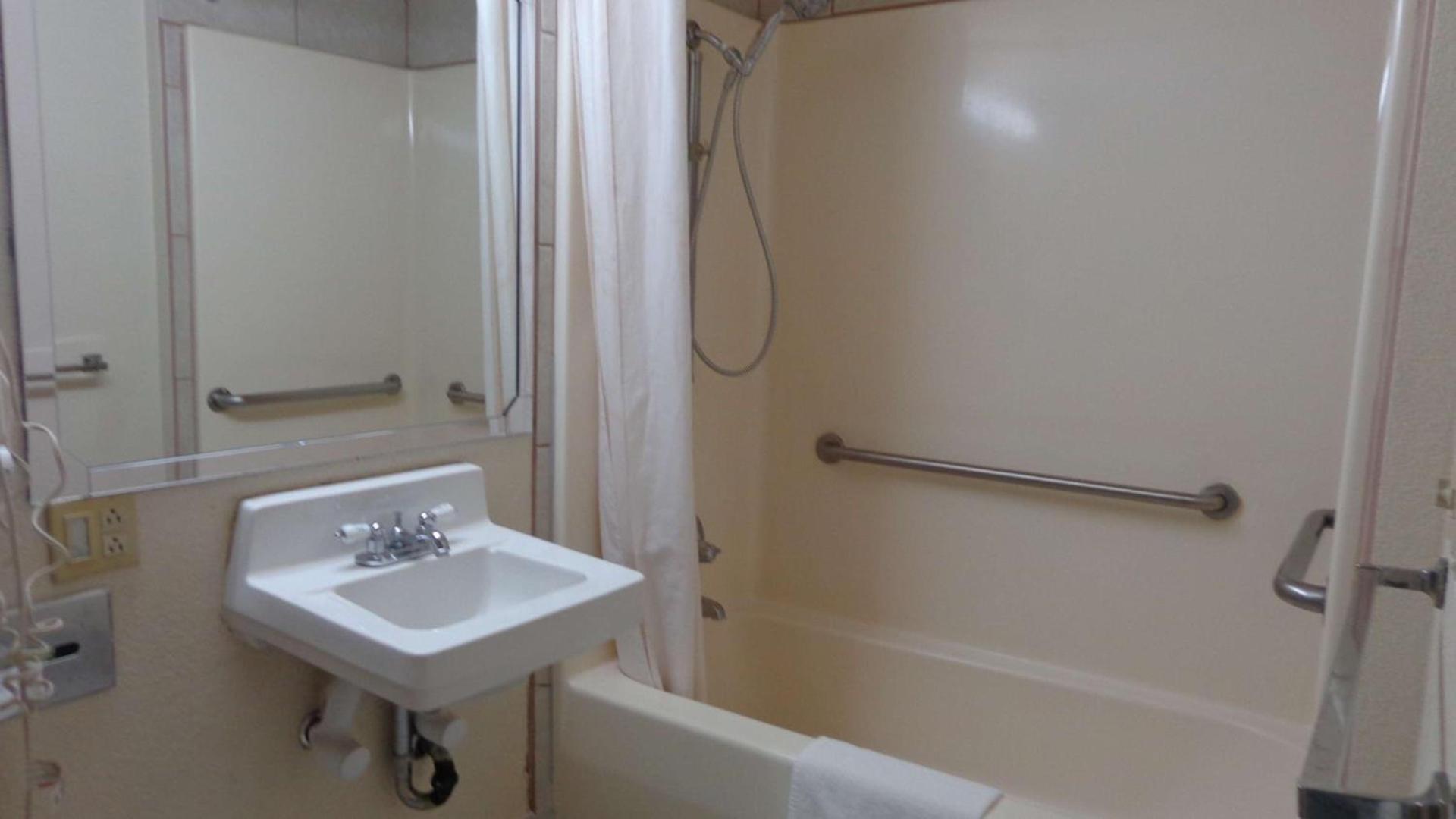 SureStay Hotel by Best Western Childress photo 19