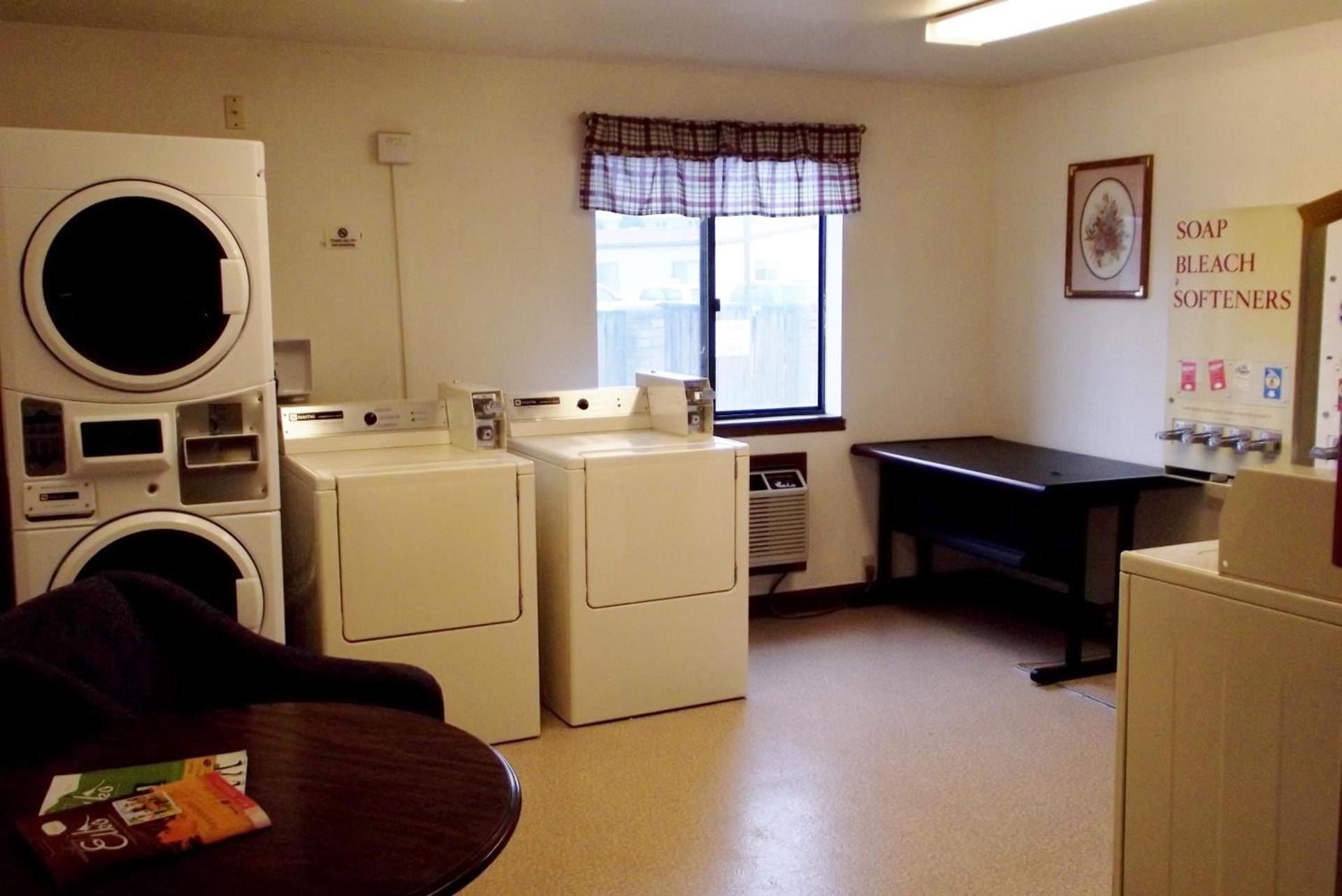Super 8 by Wyndham Elko photo 46