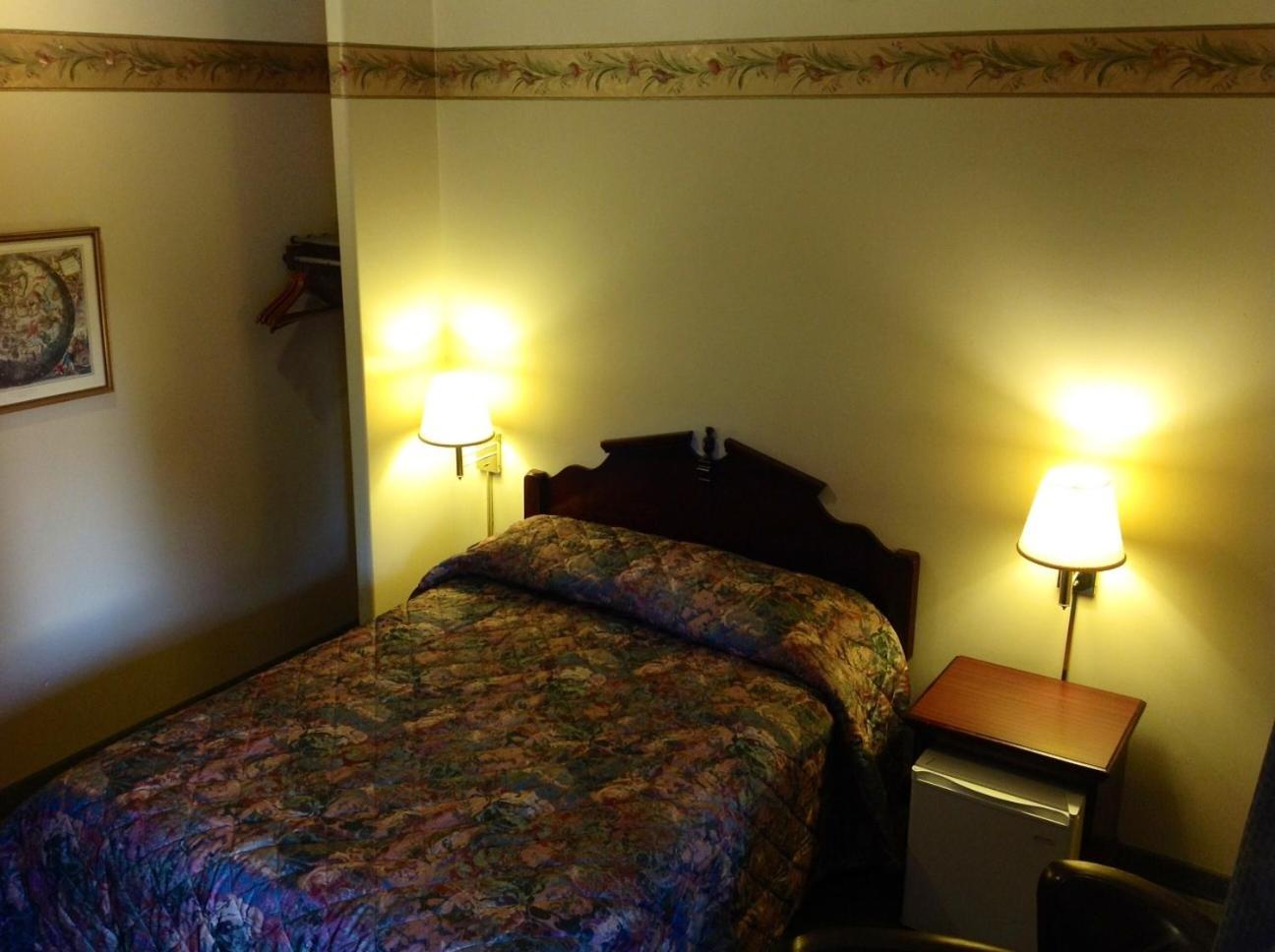 Humboldt Redwoods Inn photo 8