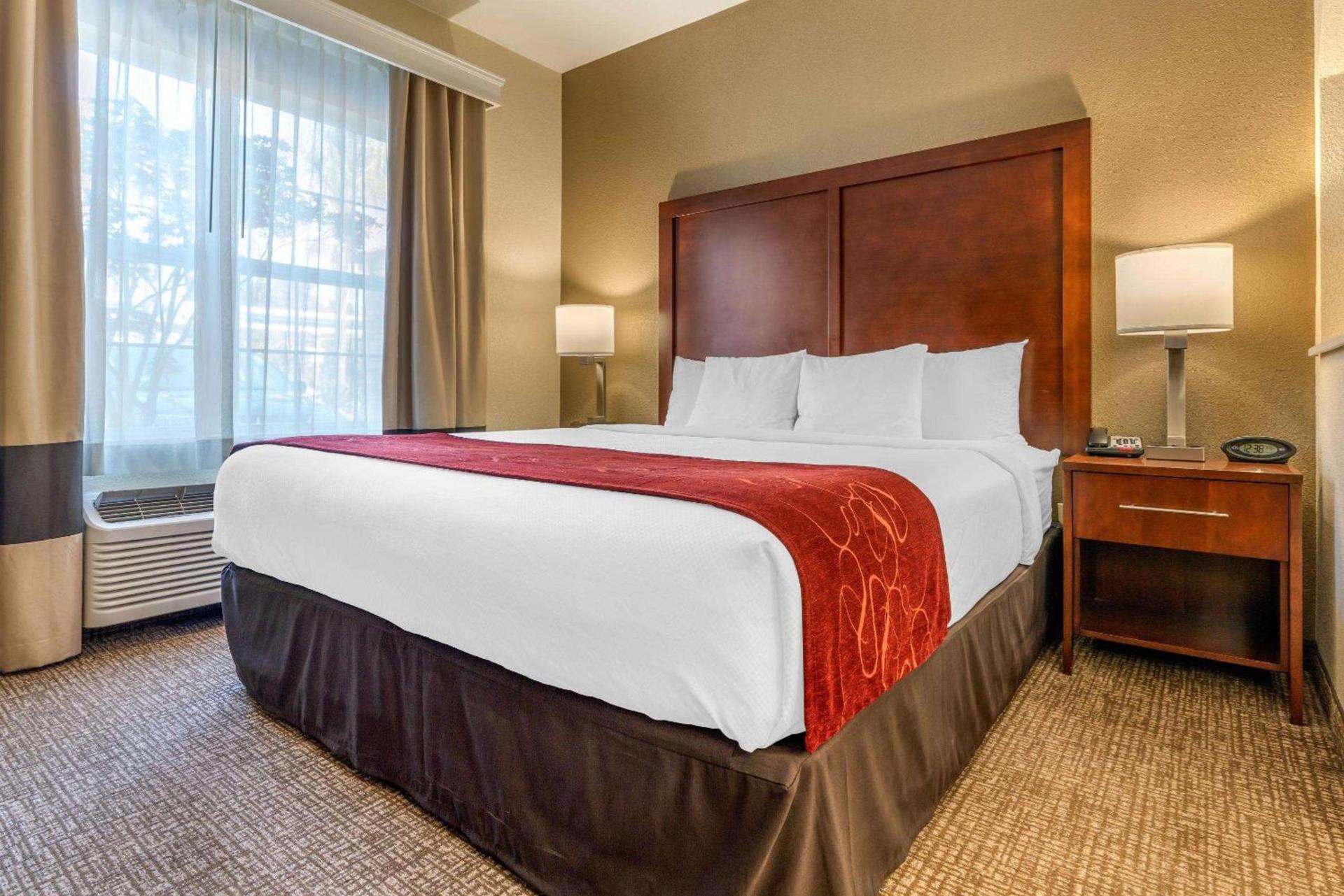 Comfort Suites Downtown Sacramento photo 38
