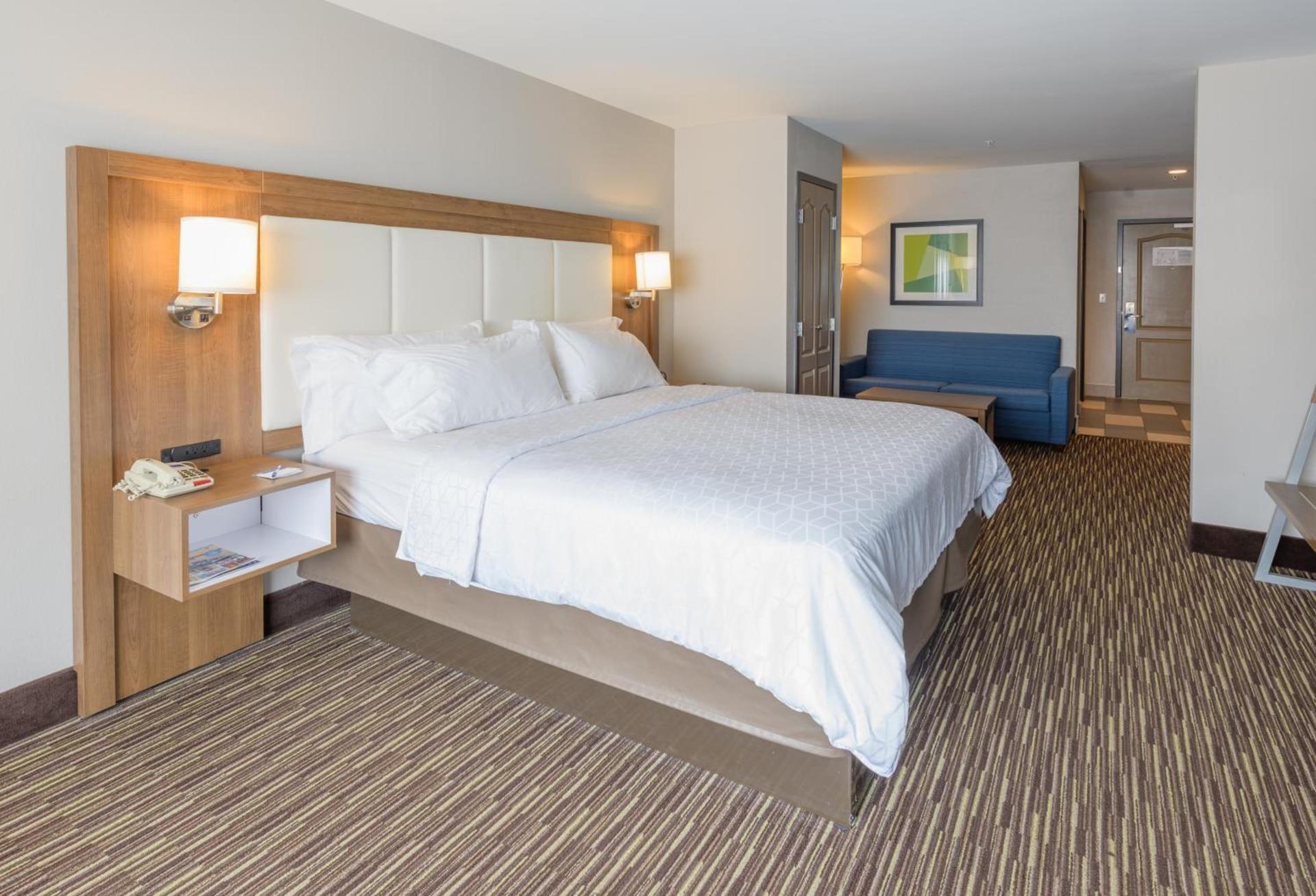 Holiday Inn Express & Suites Jamestown by IHG photo 5