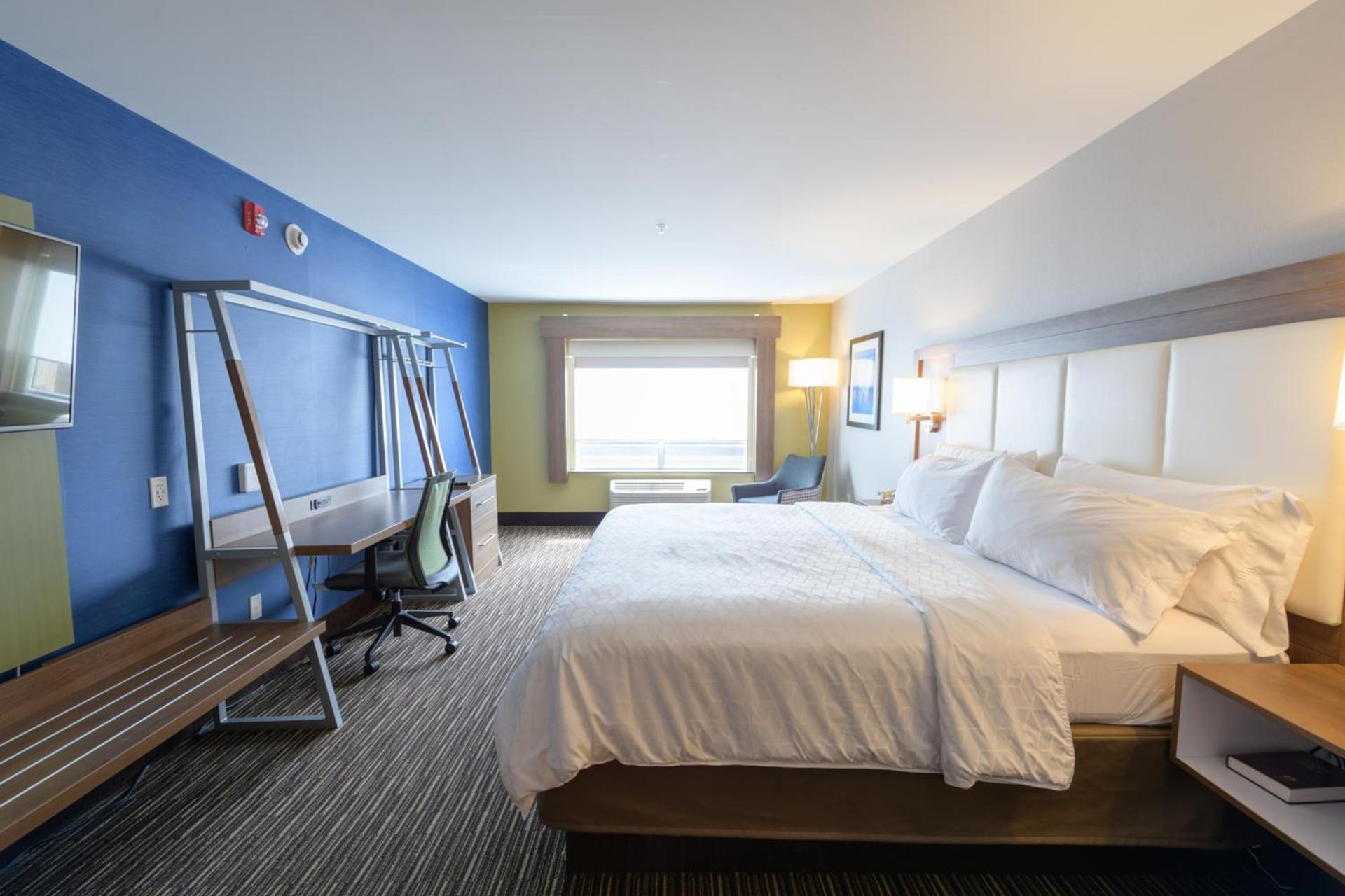 Holiday Inn Express & Suites Jamestown by IHG photo 3