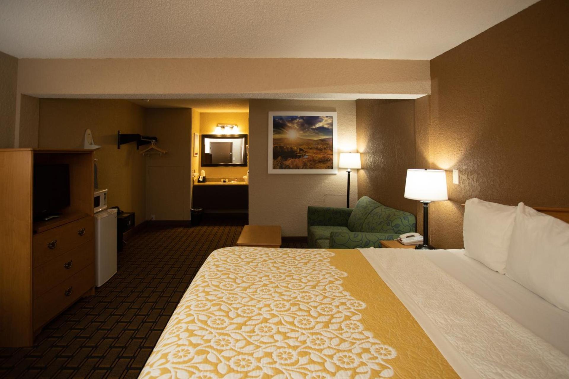 Days Inn by Wyndham Fairmont photo 15