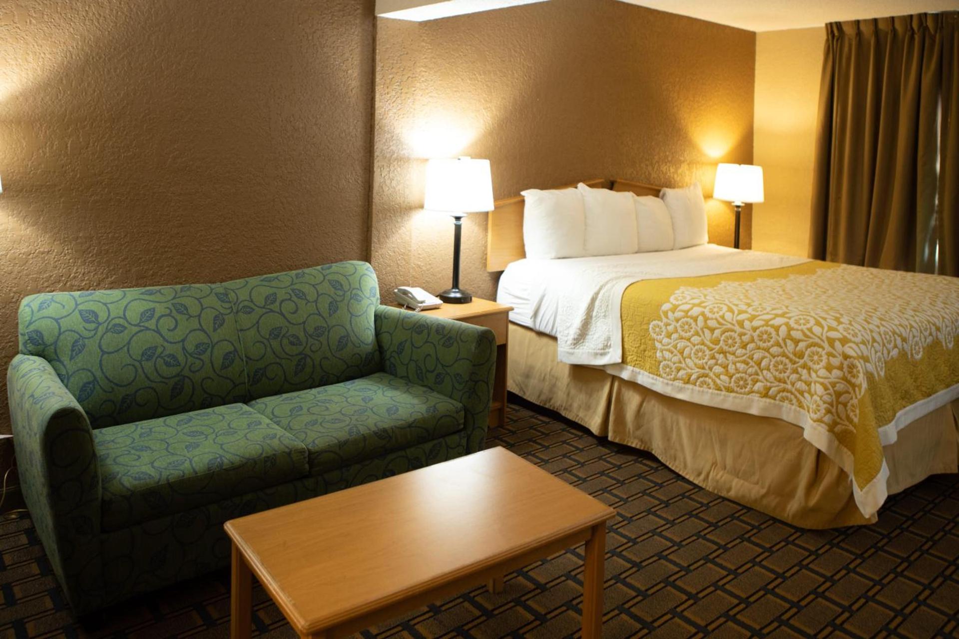 Days Inn by Wyndham Fairmont photo 17