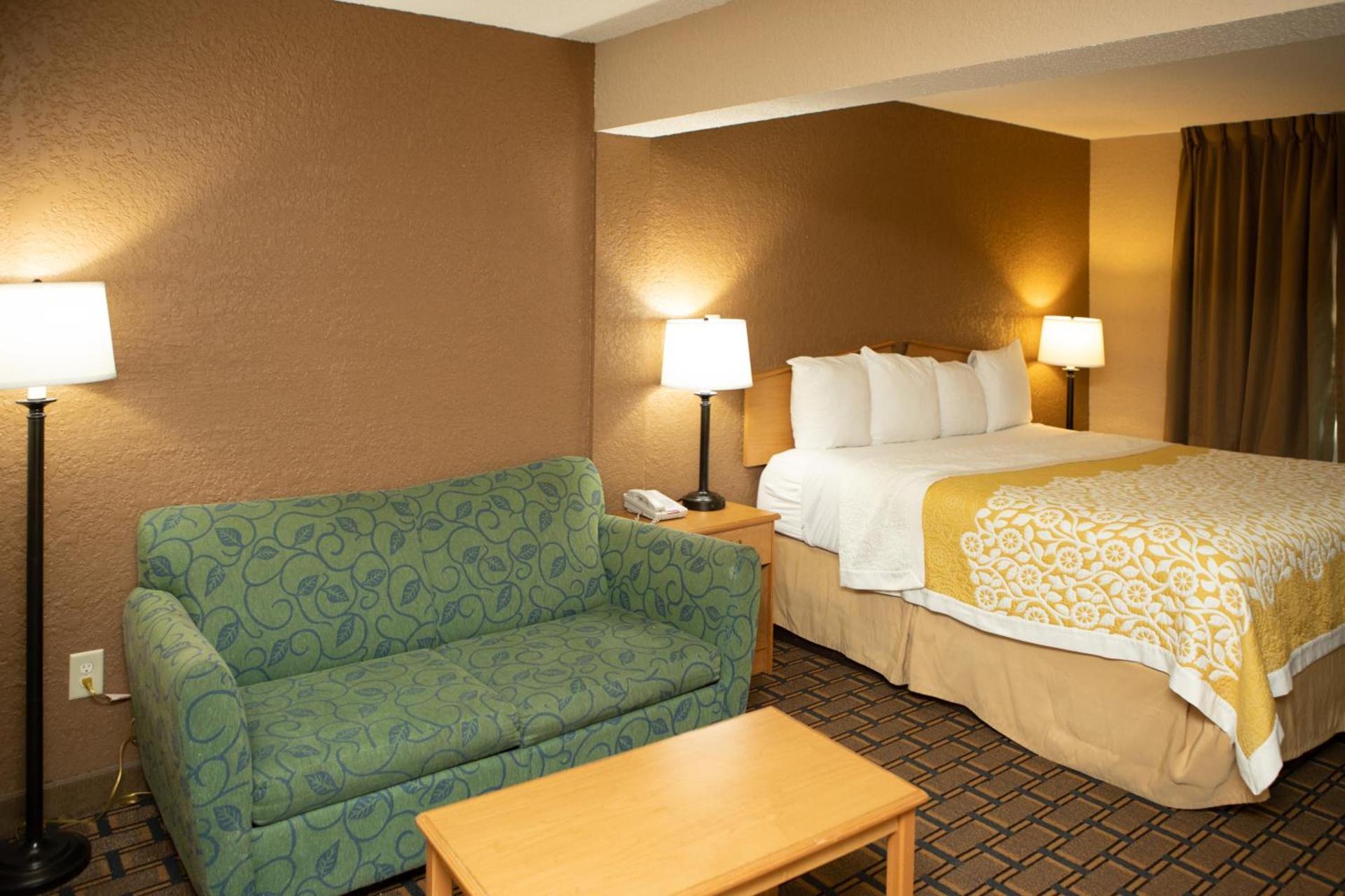Days Inn by Wyndham Fairmont photo 18