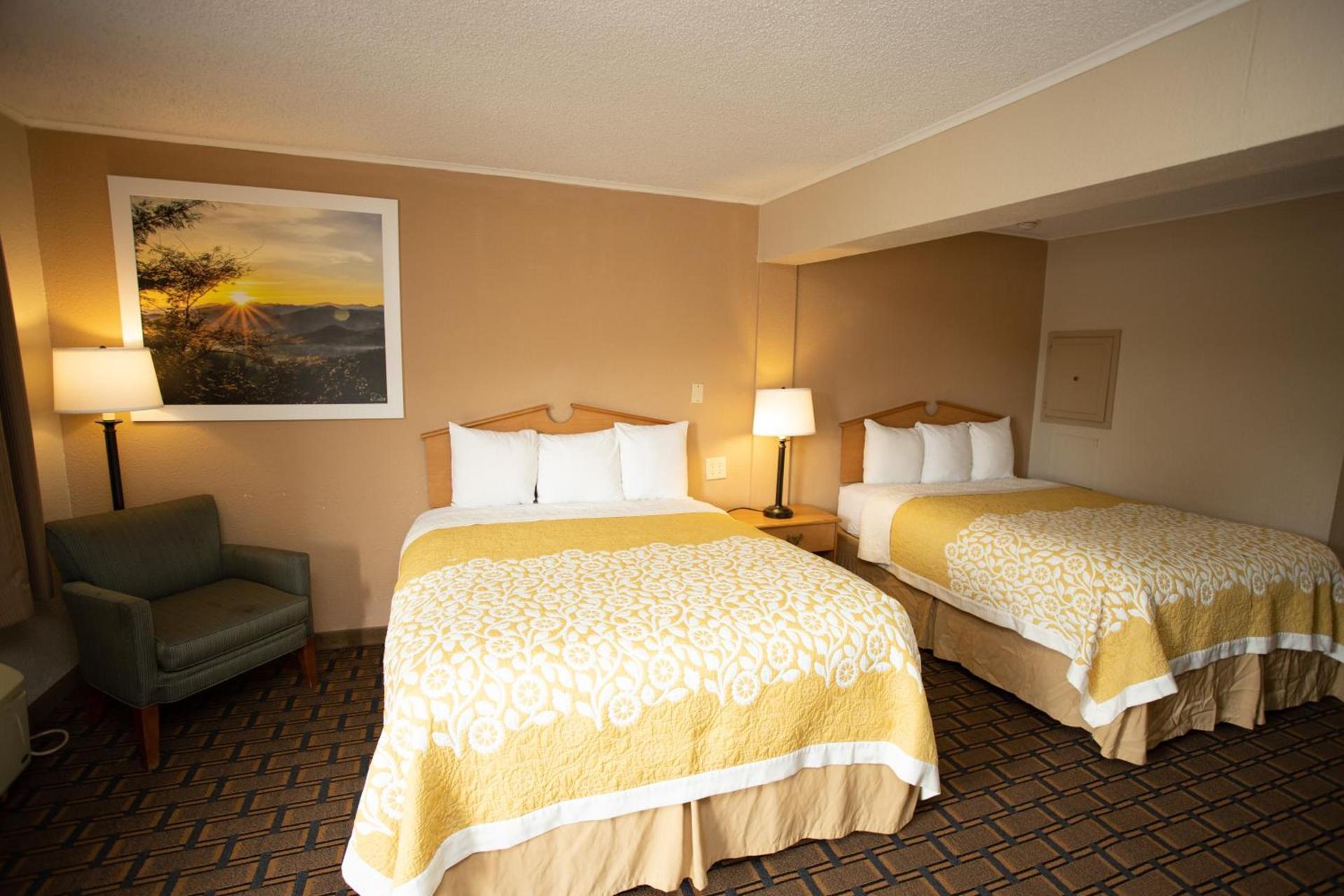 Days Inn by Wyndham Fairmont photo 19