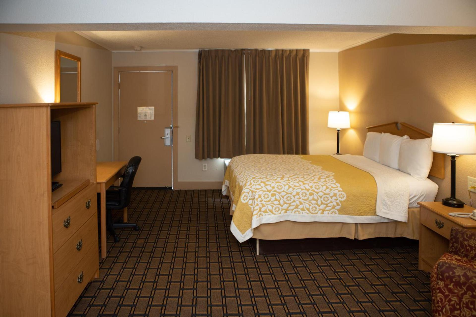 Days Inn by Wyndham Fairmont photo 21