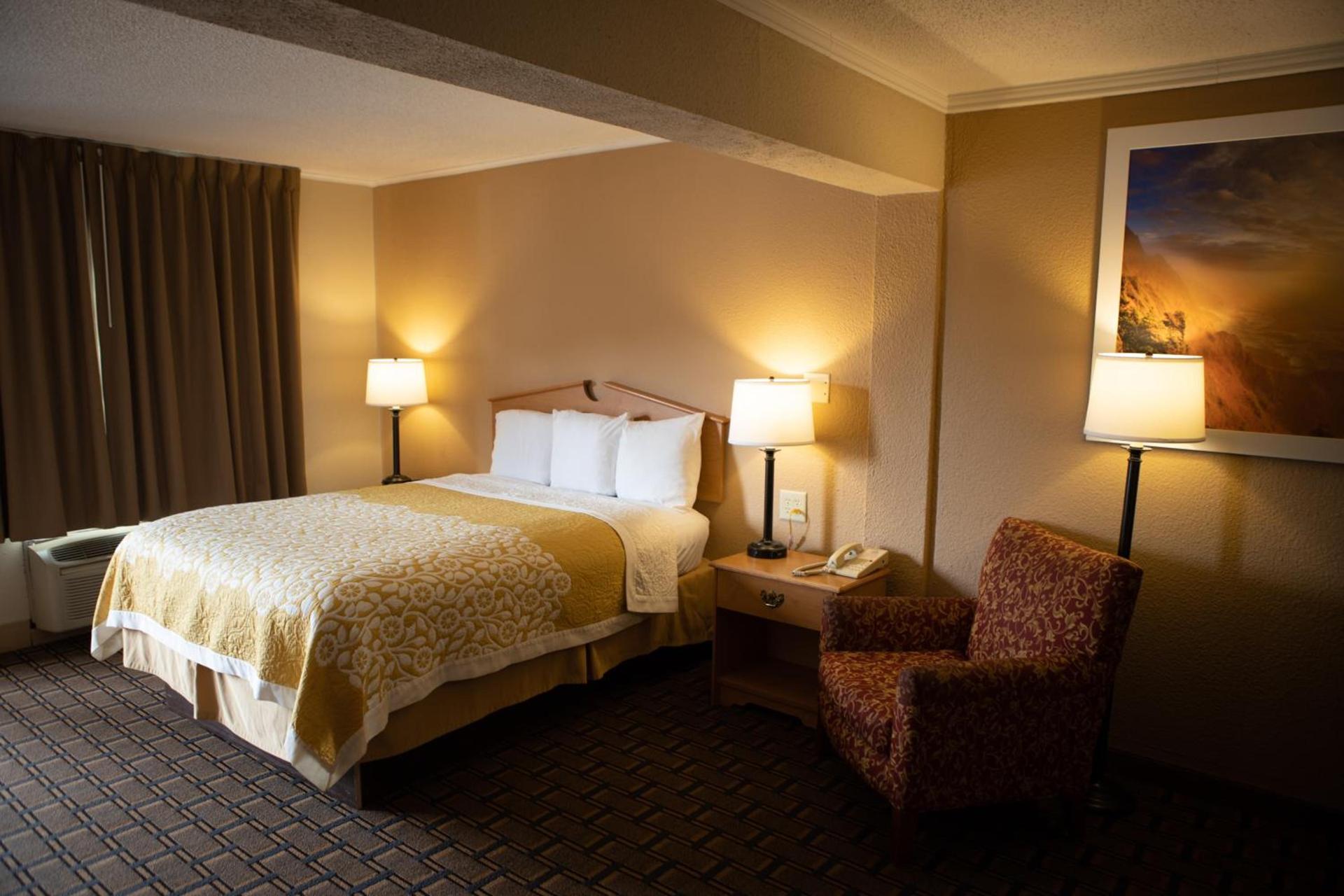 Days Inn by Wyndham Fairmont photo 22