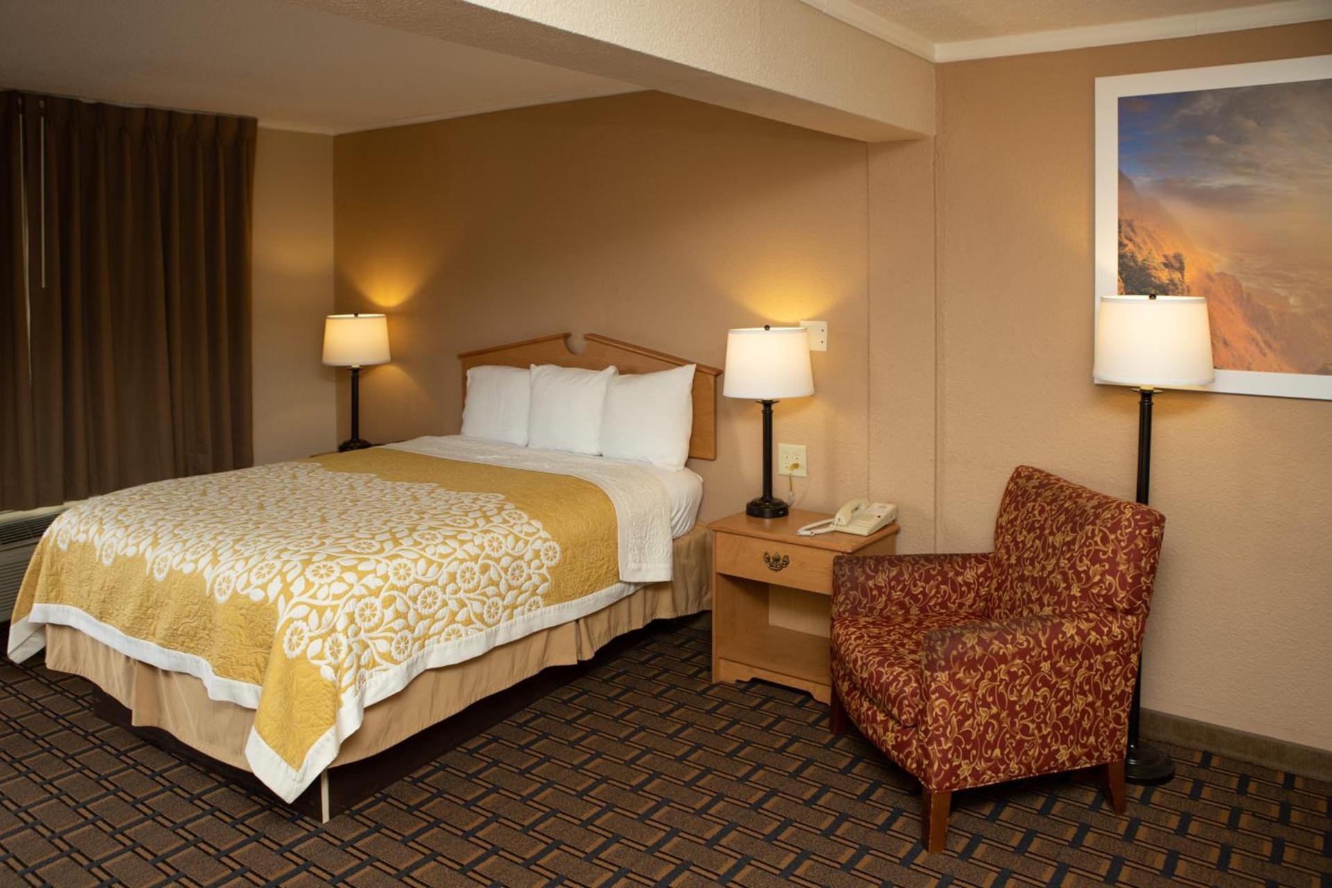 Days Inn by Wyndham Fairmont photo 23