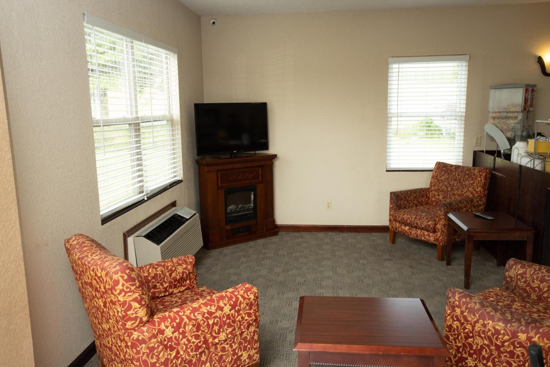 Days Inn by Wyndham Fairmont photo 26