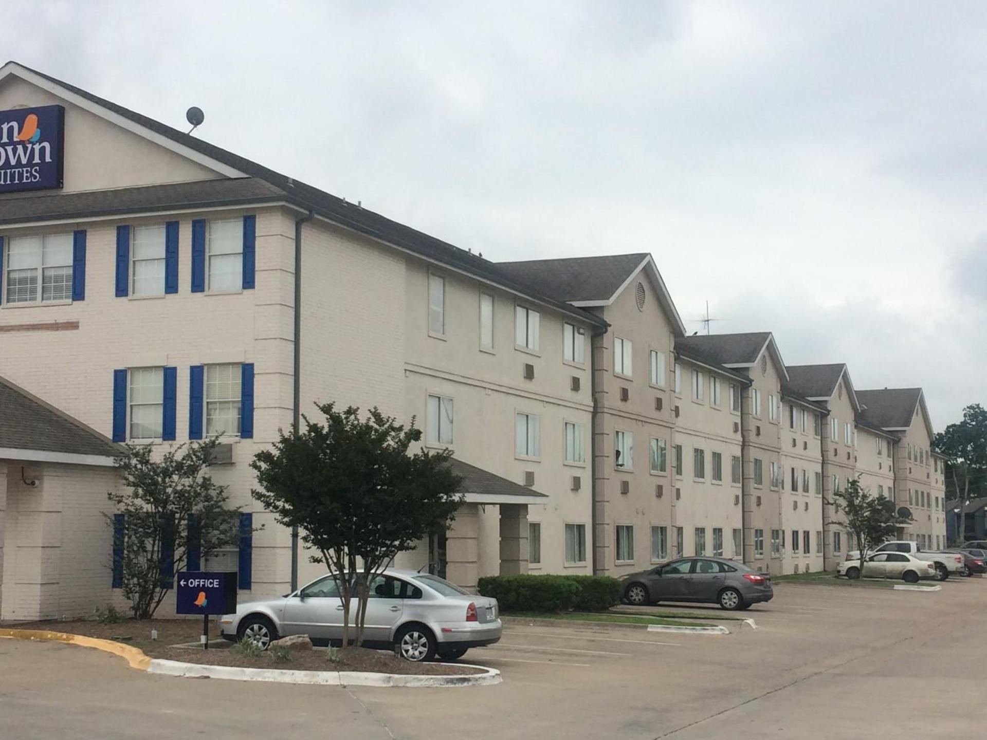 InTown Suites Extended Stay Select Houston TX - BrookHollow photo 1