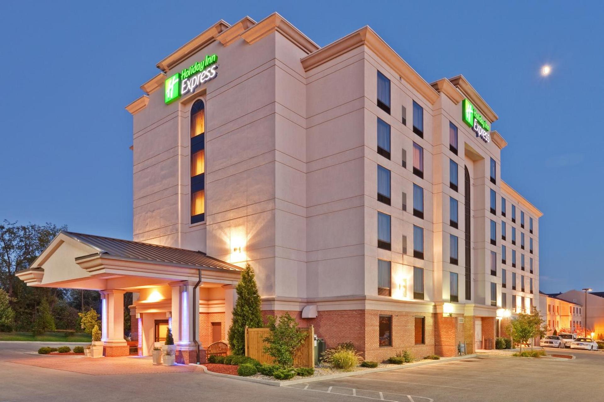 Holiday Inn Express & Suites Bloomington by IHG photo 31