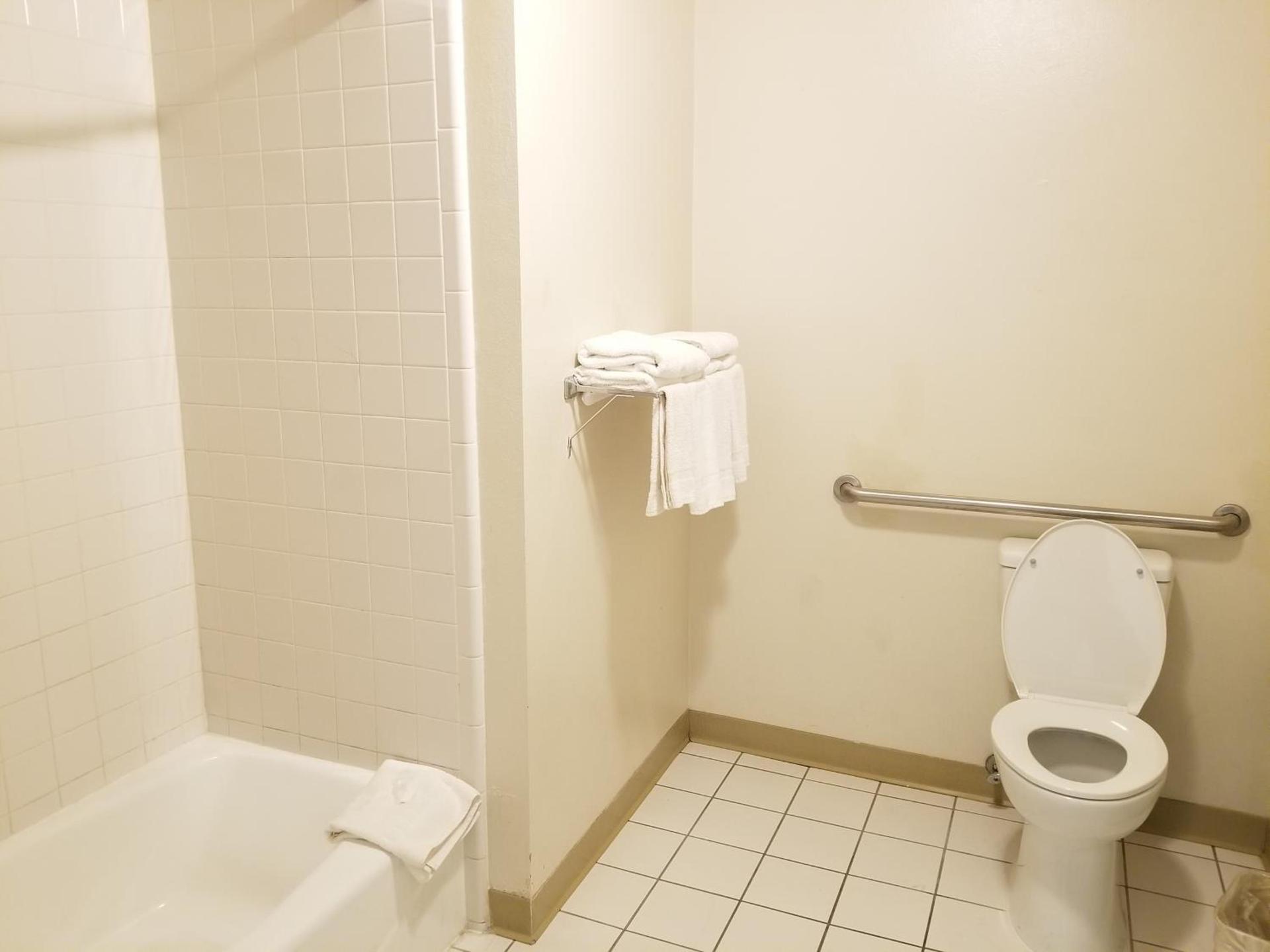 TravelStar Inn & Suites photo 10