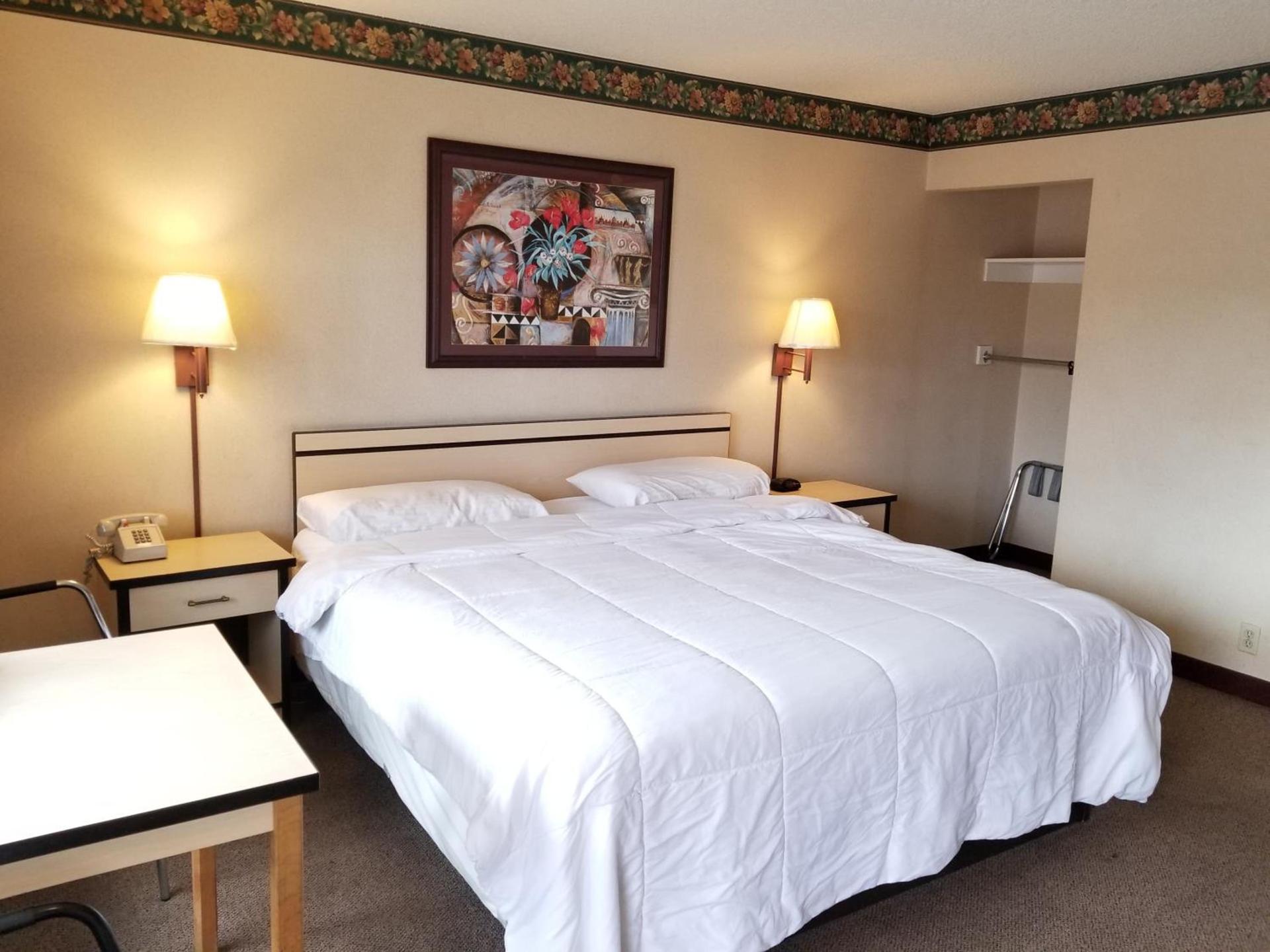 TravelStar Inn & Suites photo 7