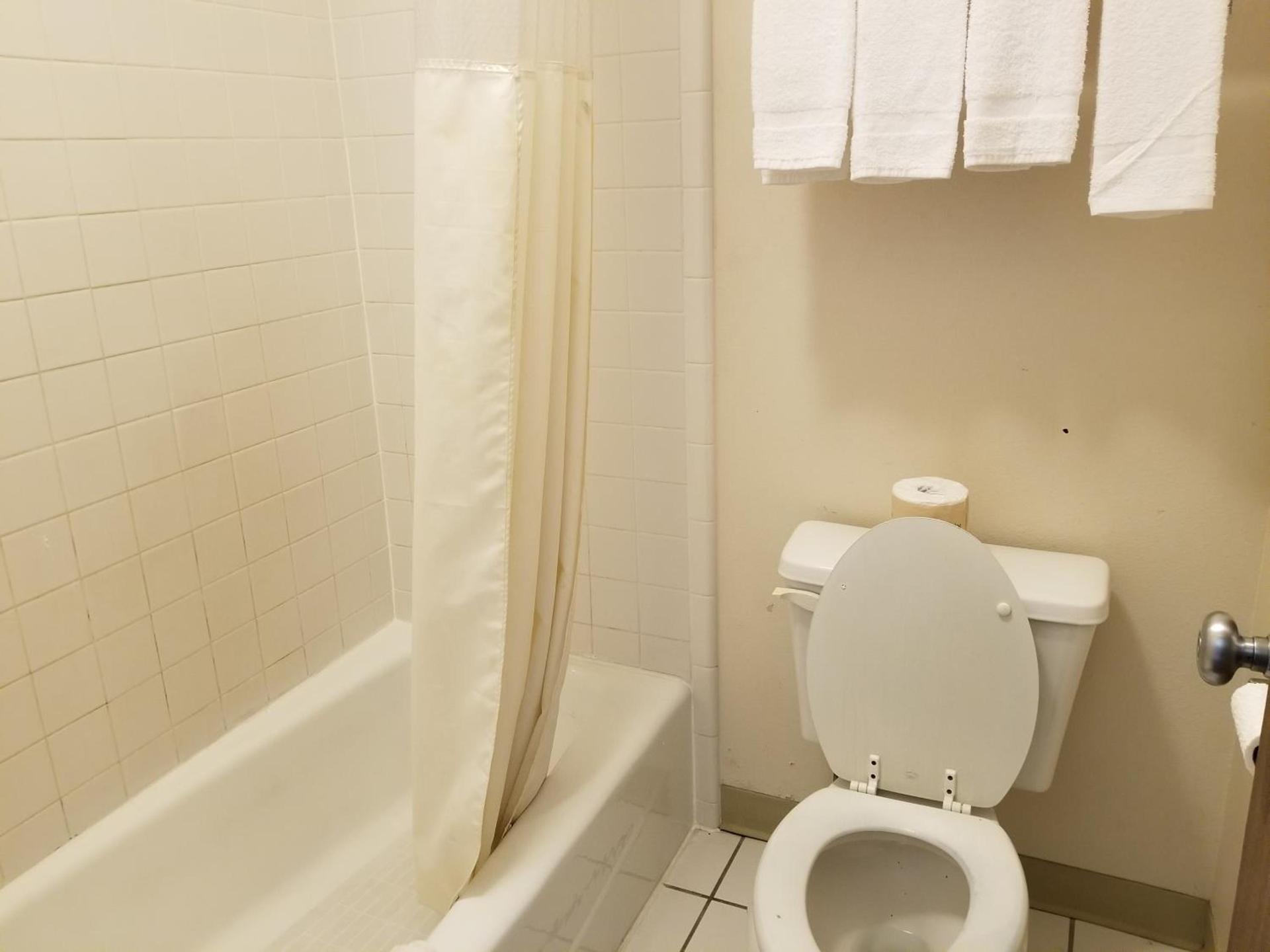 TravelStar Inn & Suites photo 4
