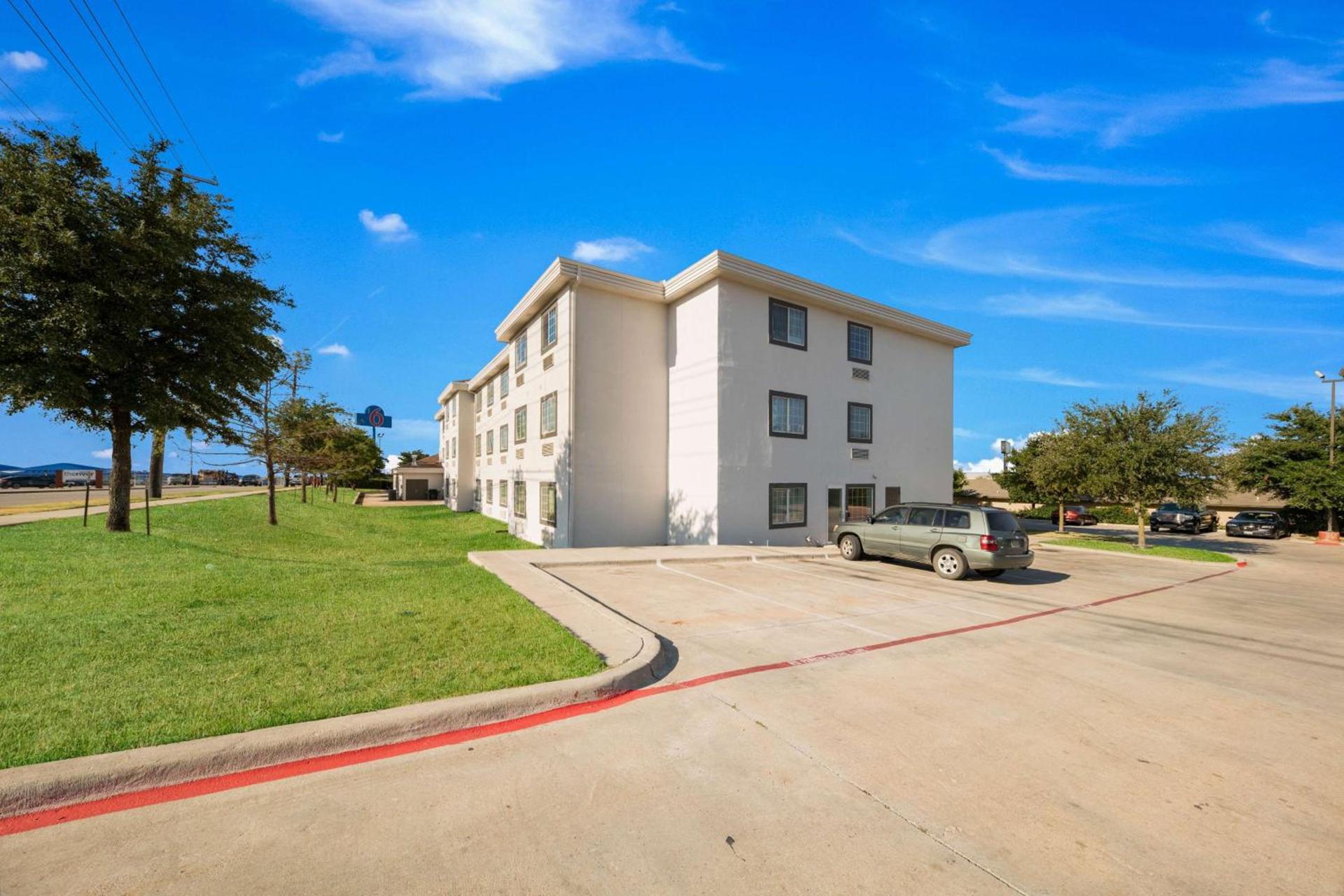Motel 6-Decatur, TX photo 2