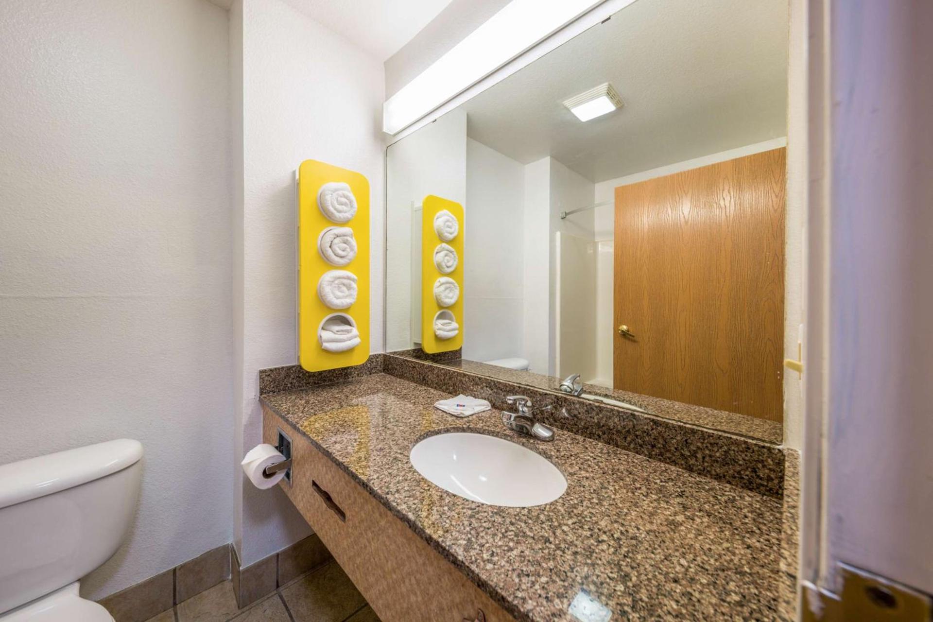Motel 6-Decatur, TX photo 20