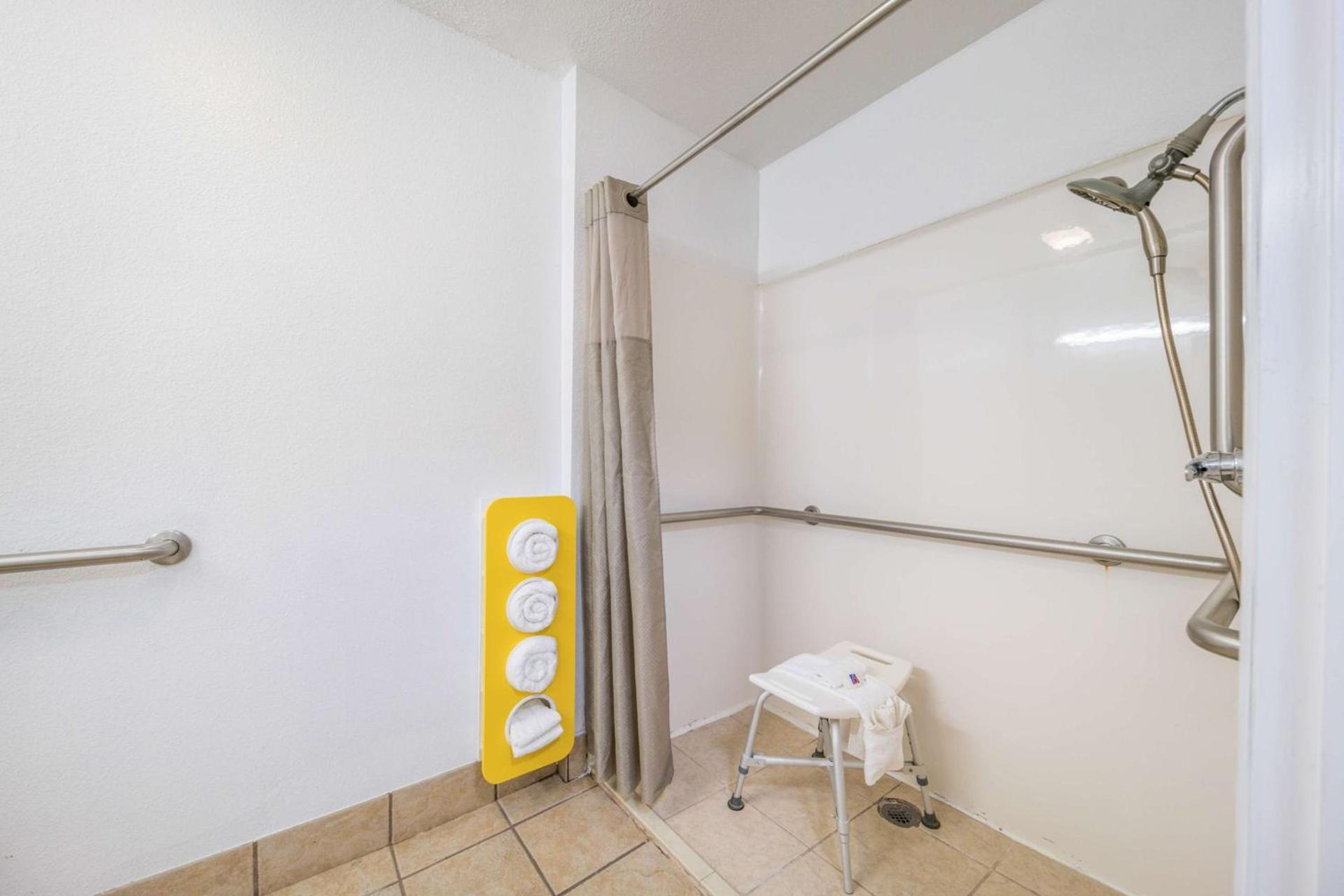 Motel 6-Decatur, TX photo 22