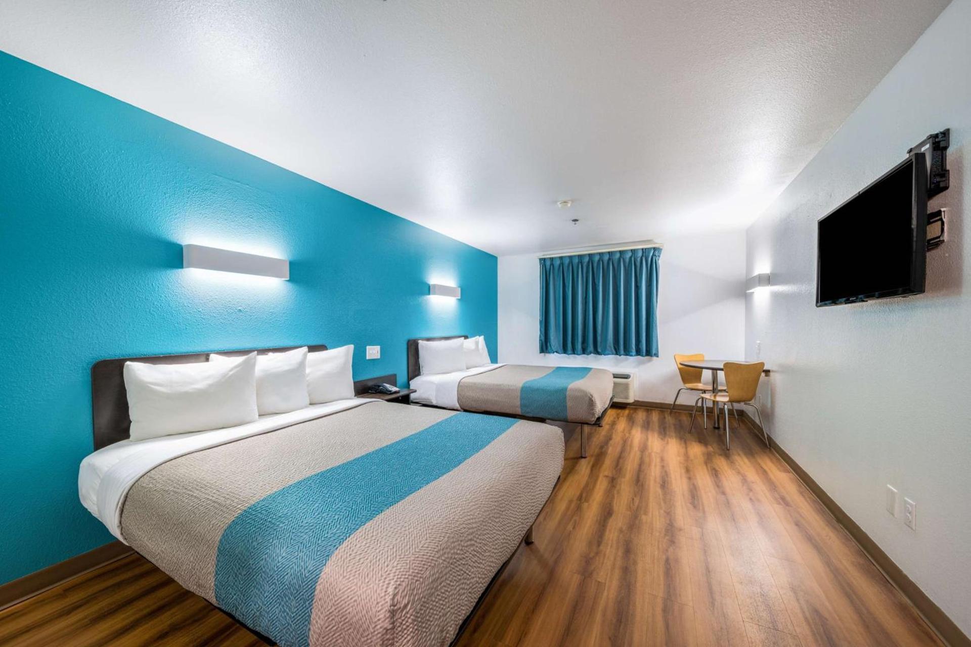 Motel 6-Decatur, TX photo 8